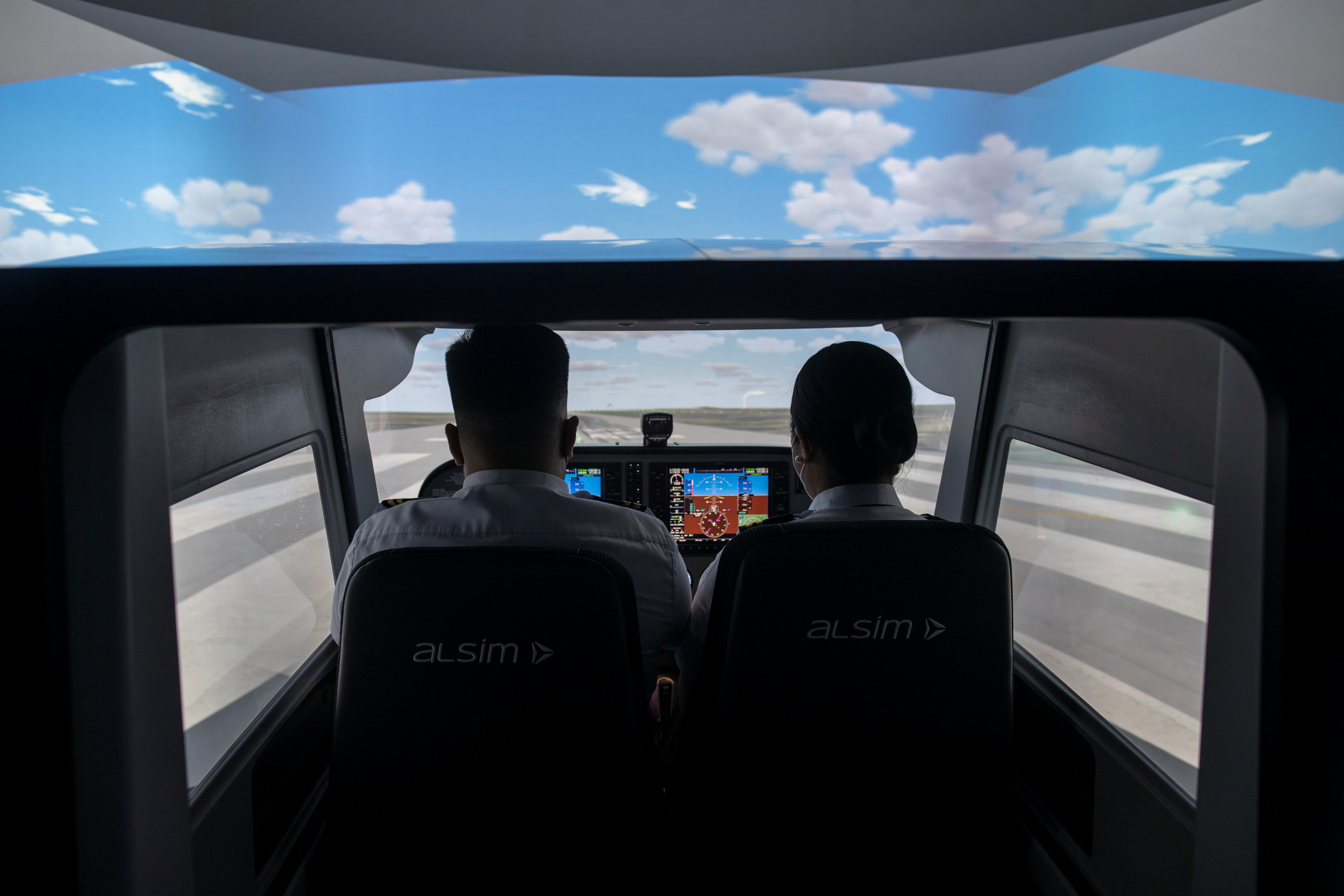 5 Limitations That Student Pilots Experience When Using a Flight Simulator  - AAG Philippines