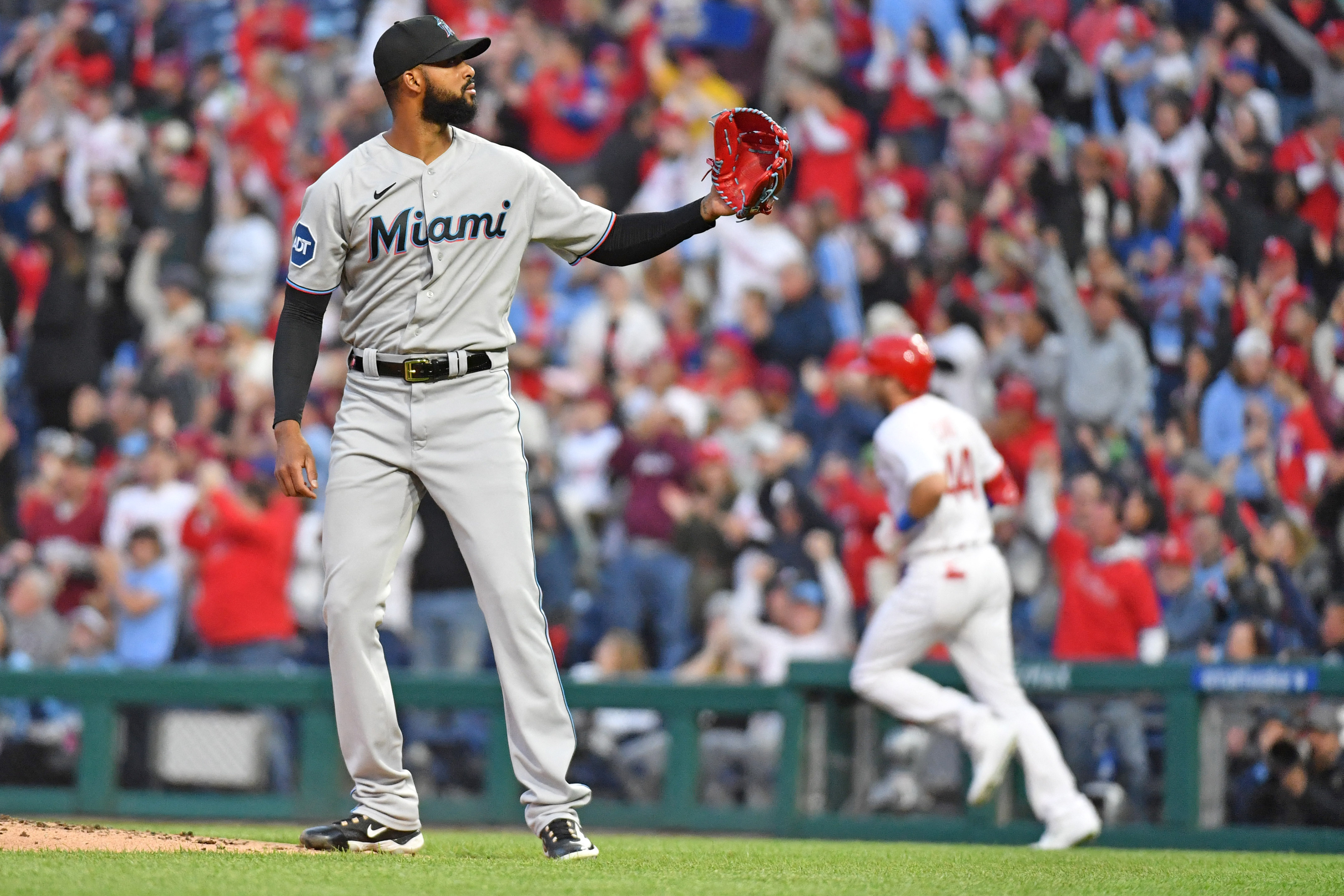 Pache picks up first major league hit as Braves crush Phillies 