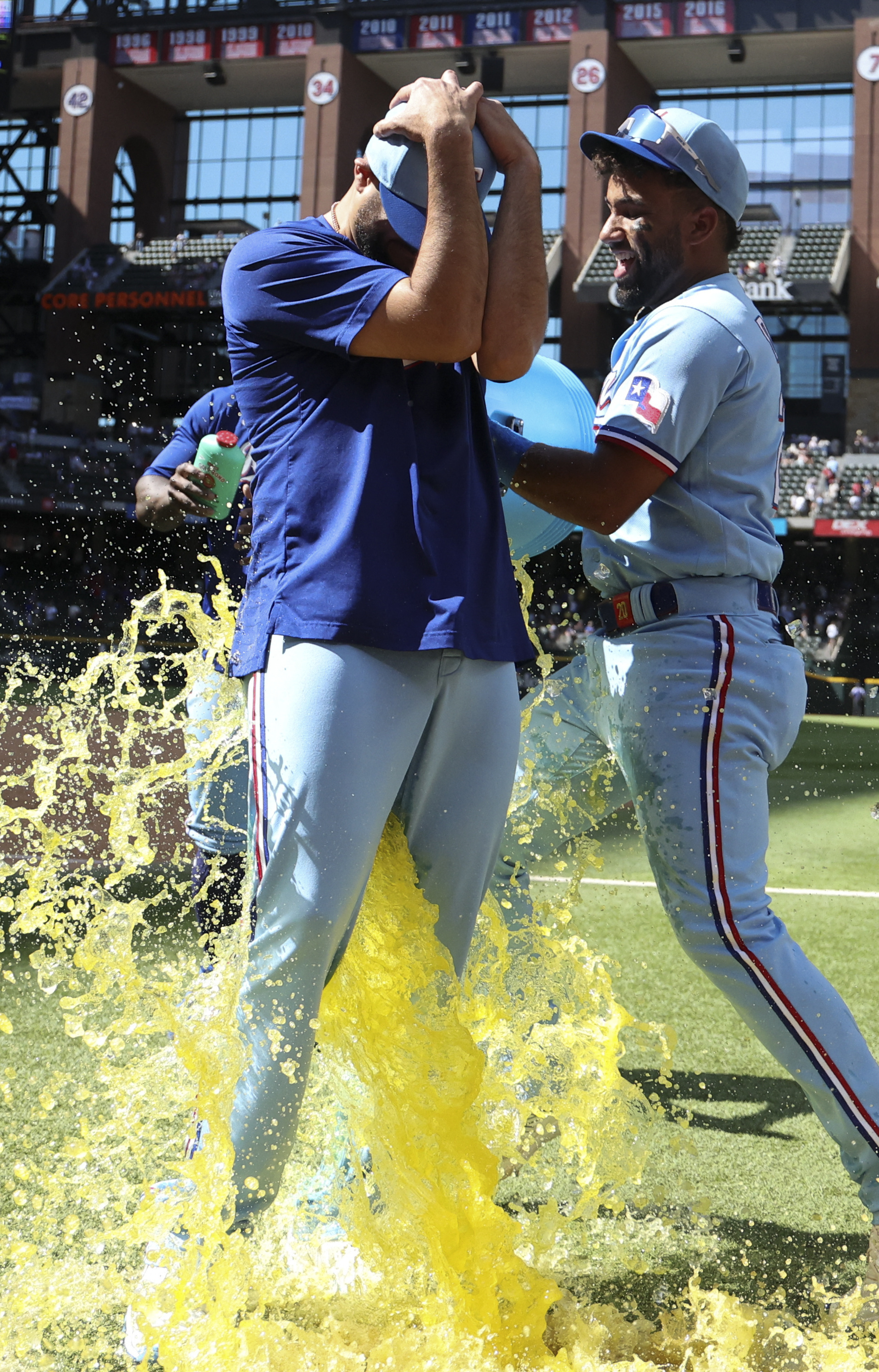 Rangers belt 4 homers, demolish Yankees 15-2