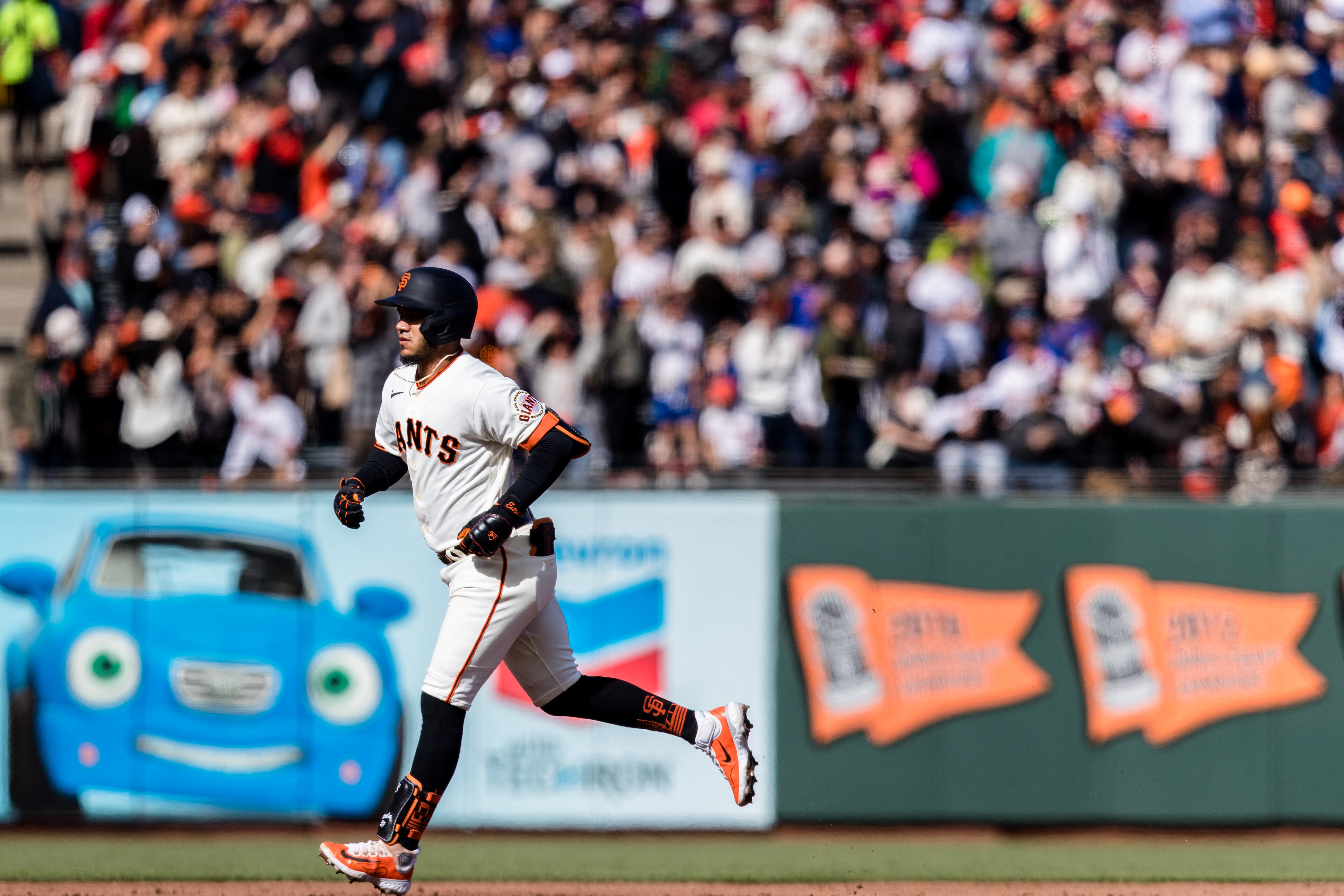Giants' second straight win earns series split with Mets