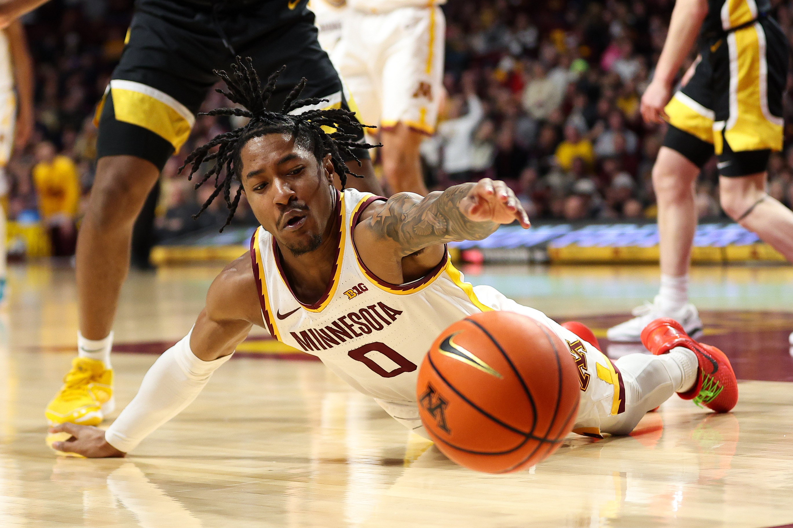 Iowa deals minnesota basketball