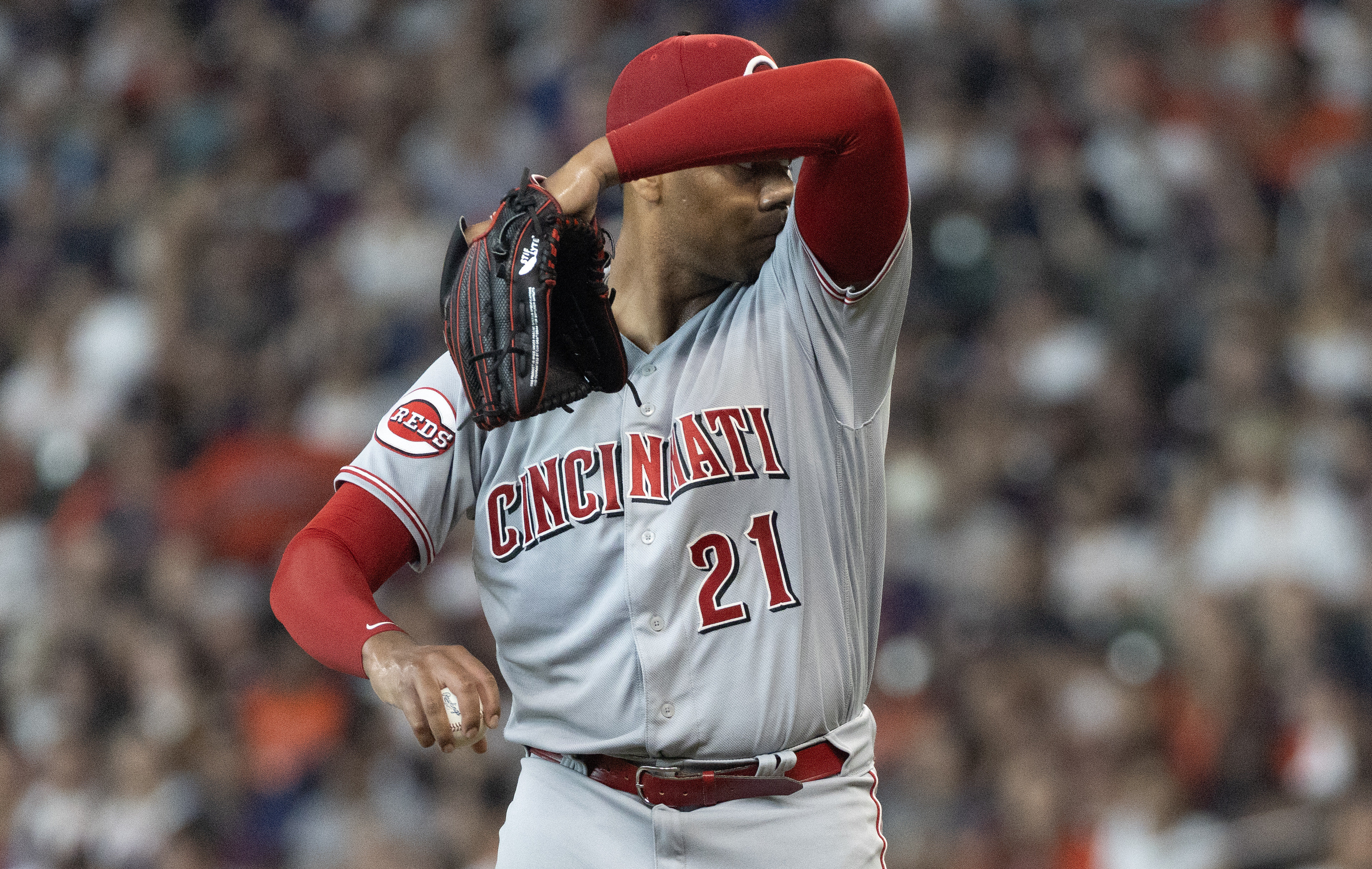 Reds drub Astros 10-3, post seventh straight win