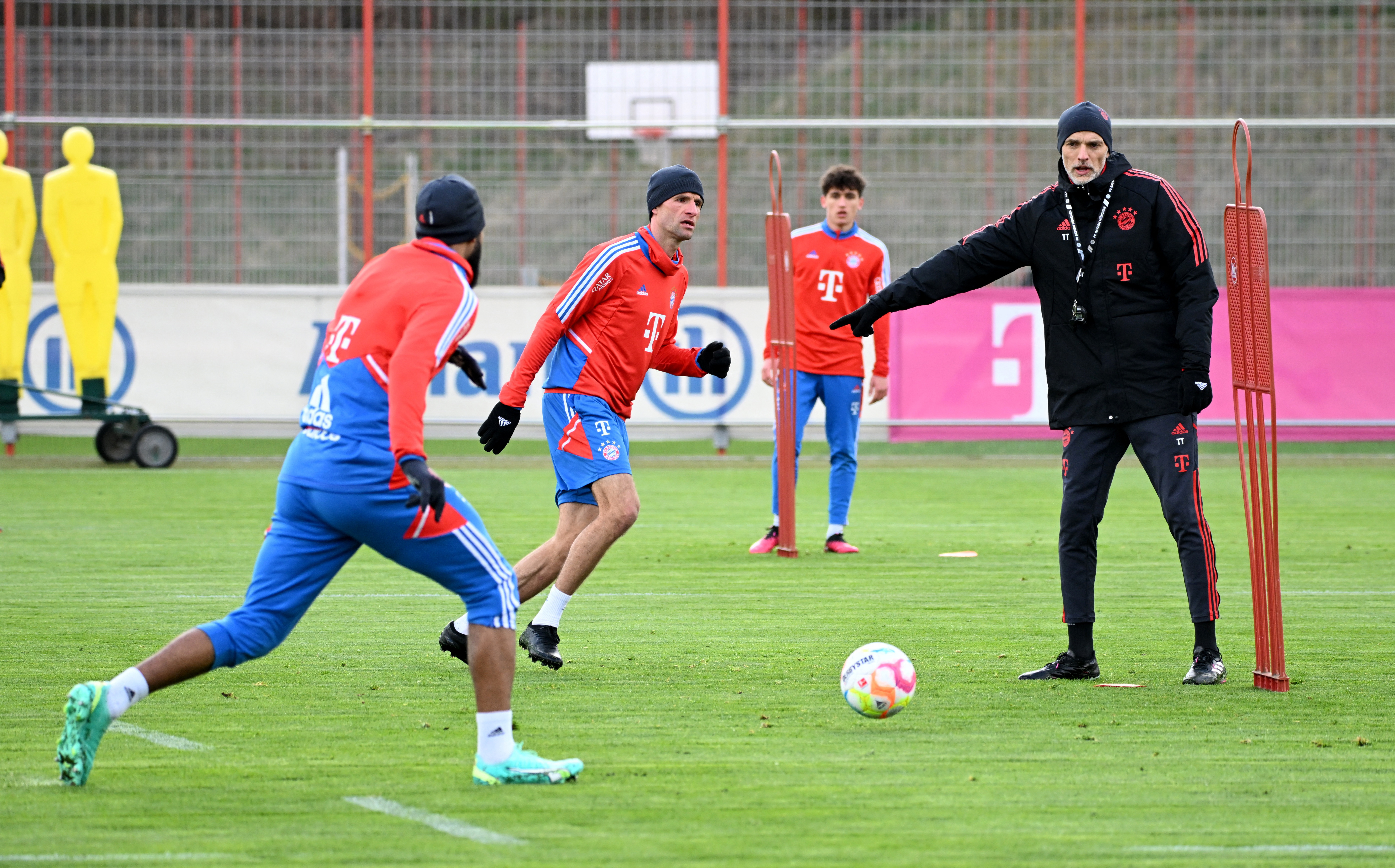 welzijn offset Senaat Soccer-Bayern in turmoil as improving Hoffenheim await | Reuters