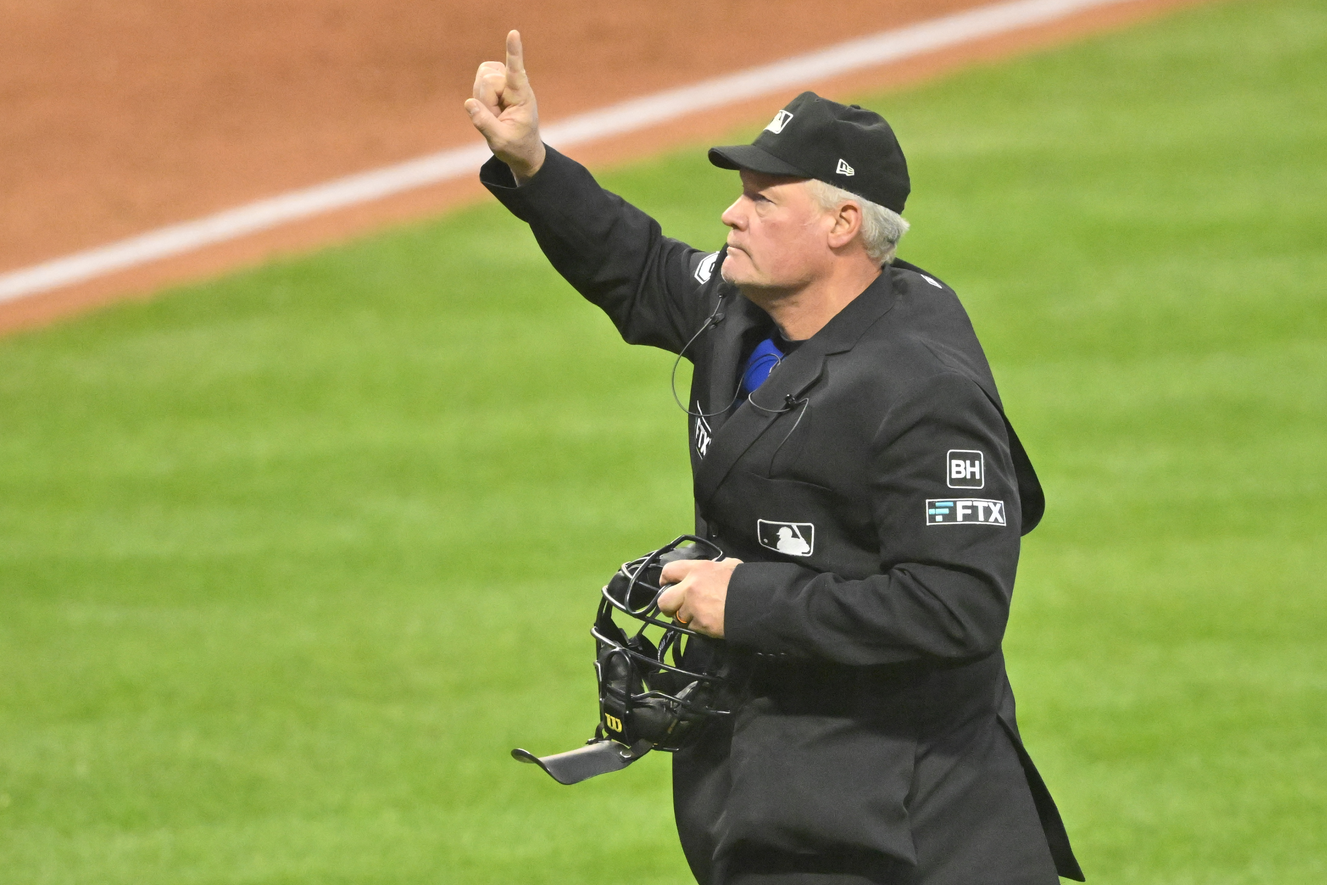 Umpire Joe West skeptical of coronavirus deaths wont opt out of MLB season