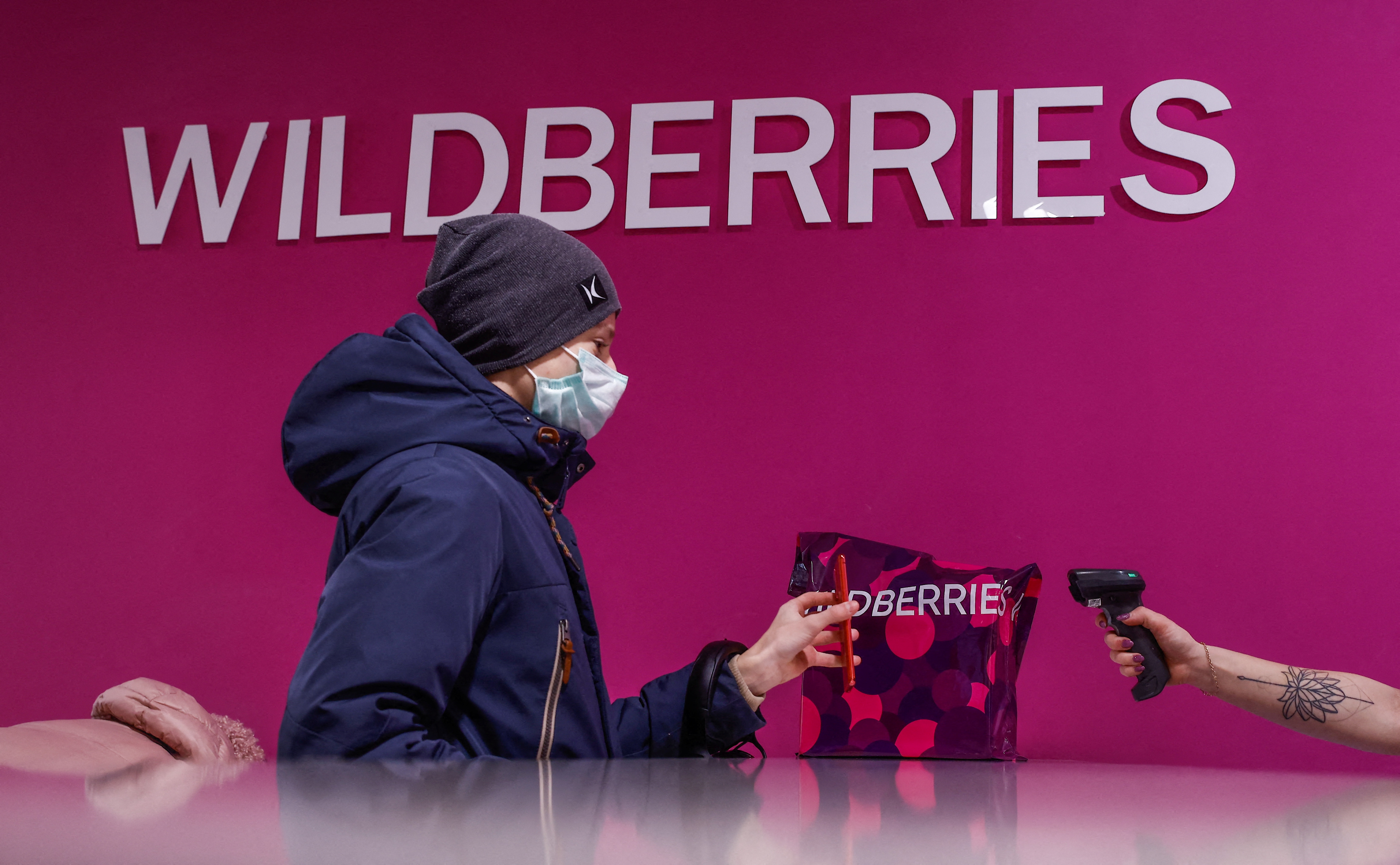 Russia's e-commerce leader Wildberries bought a bank to launch virtual  debit card and instant refund