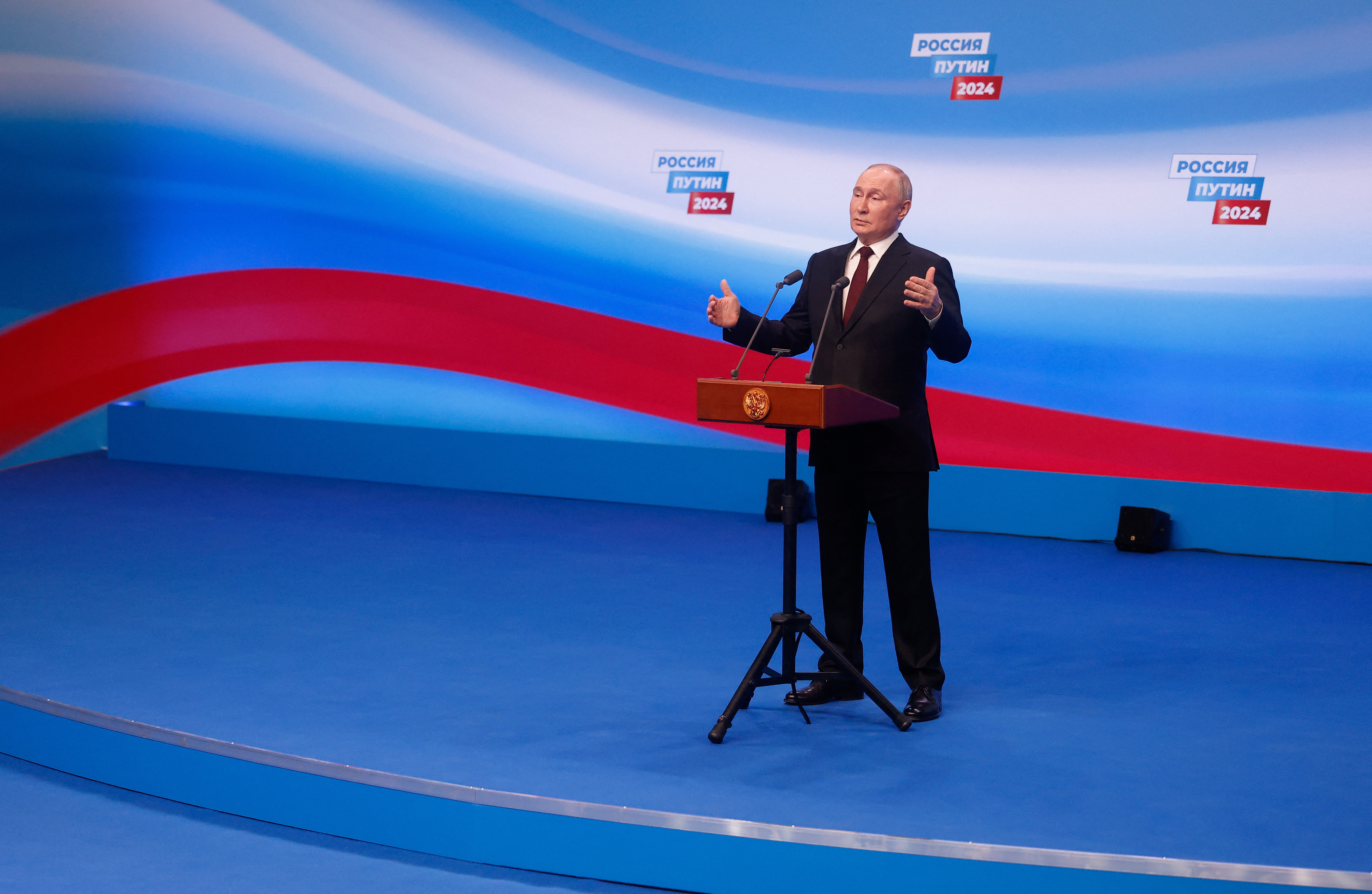 El actual presidente ruso Putin habla después del cierre de los colegios electorales en Moscú