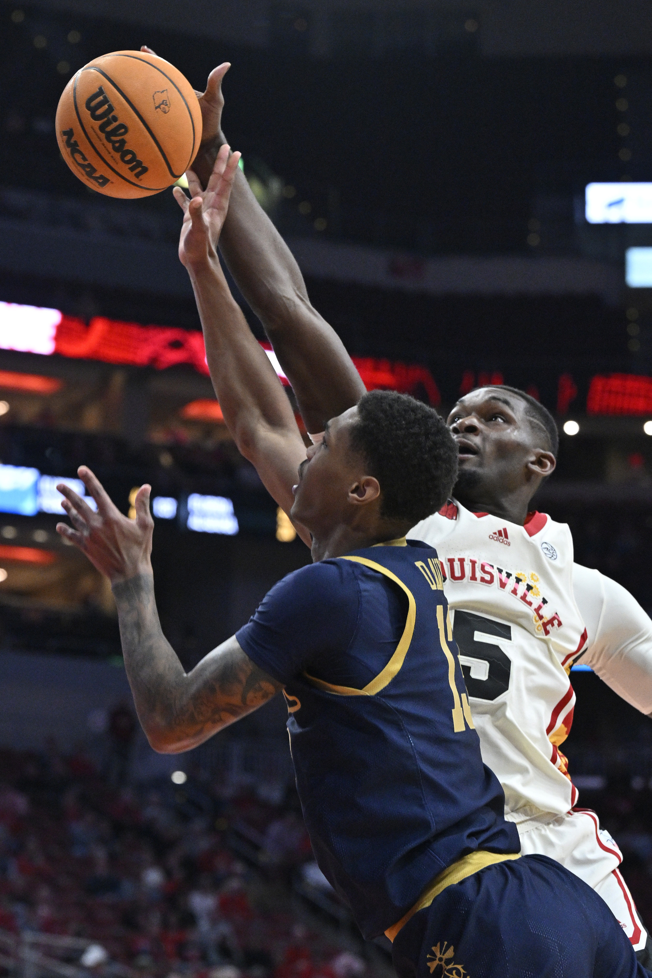 Notre Dame downs Louisville for 3rd straight win