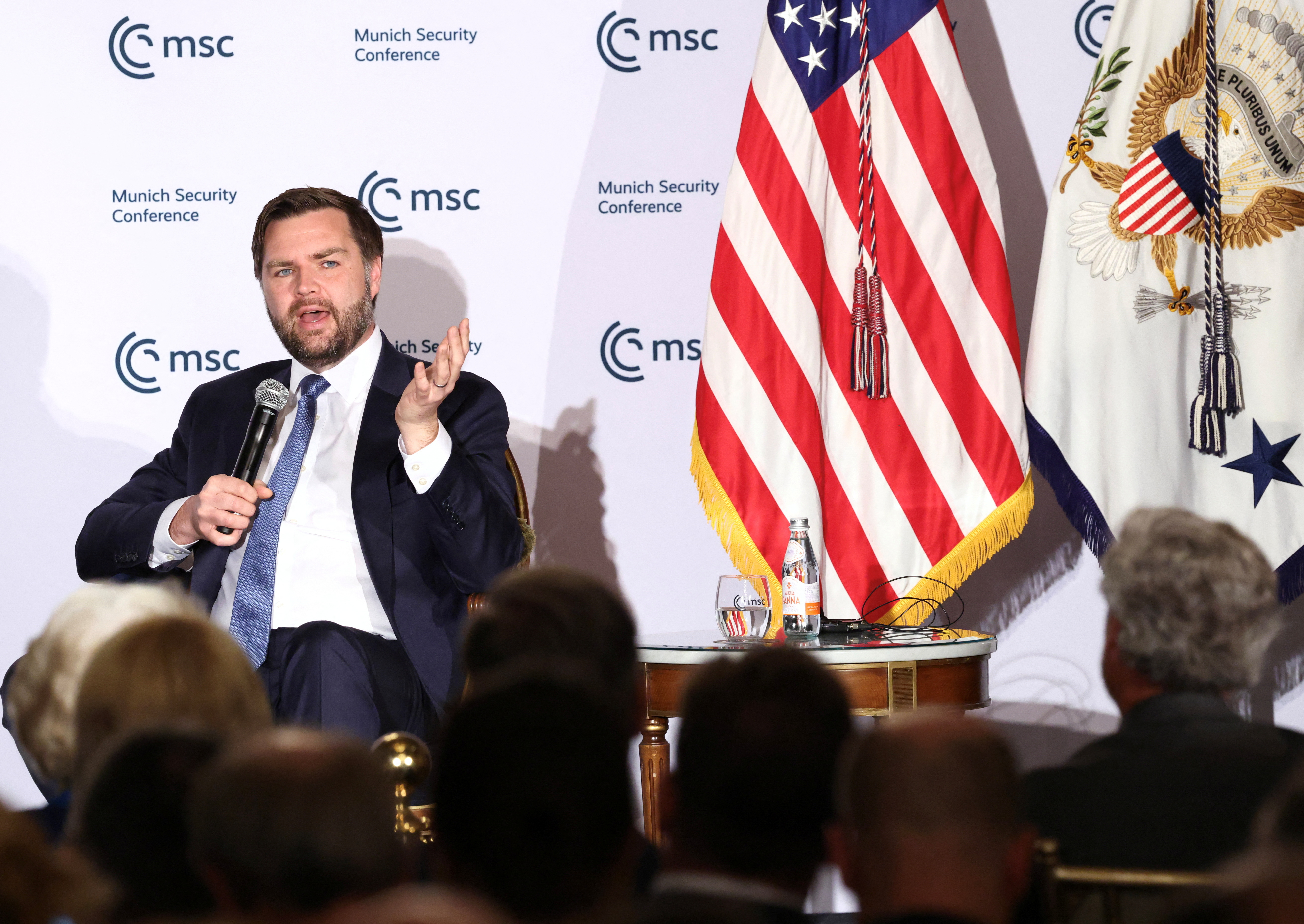 米副大統領、欧州に「同じチーム」と融和姿勢 2月の批判から一転