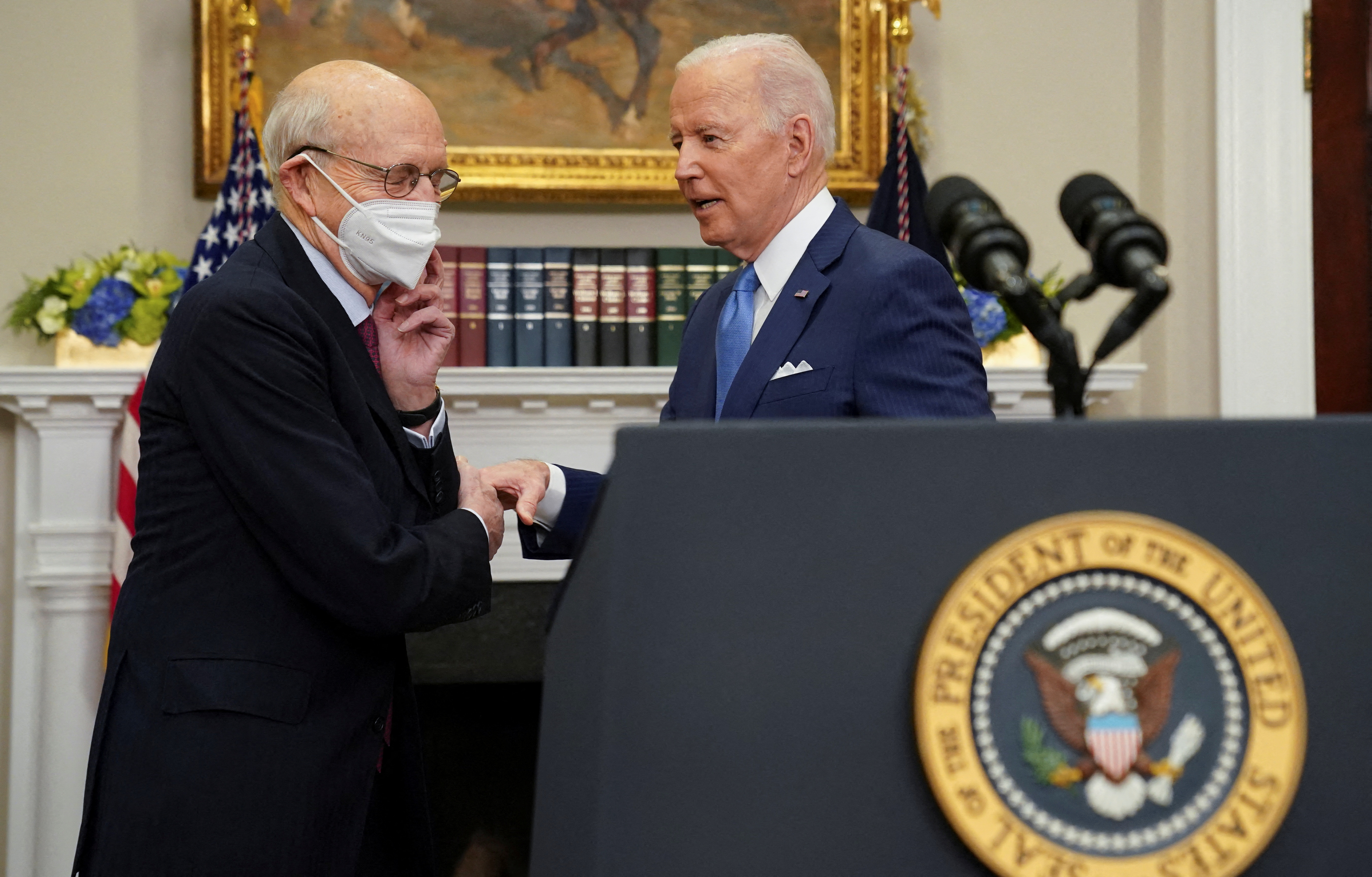 U.S. President Joe Biden introduces Supreme Court Justice Stephen Breyer to speak as they announce Breyer will retire at the end of the court's current term, at the White House in Washington, U.S., January 27, 2022. REUTERS/Kevin Lamarque