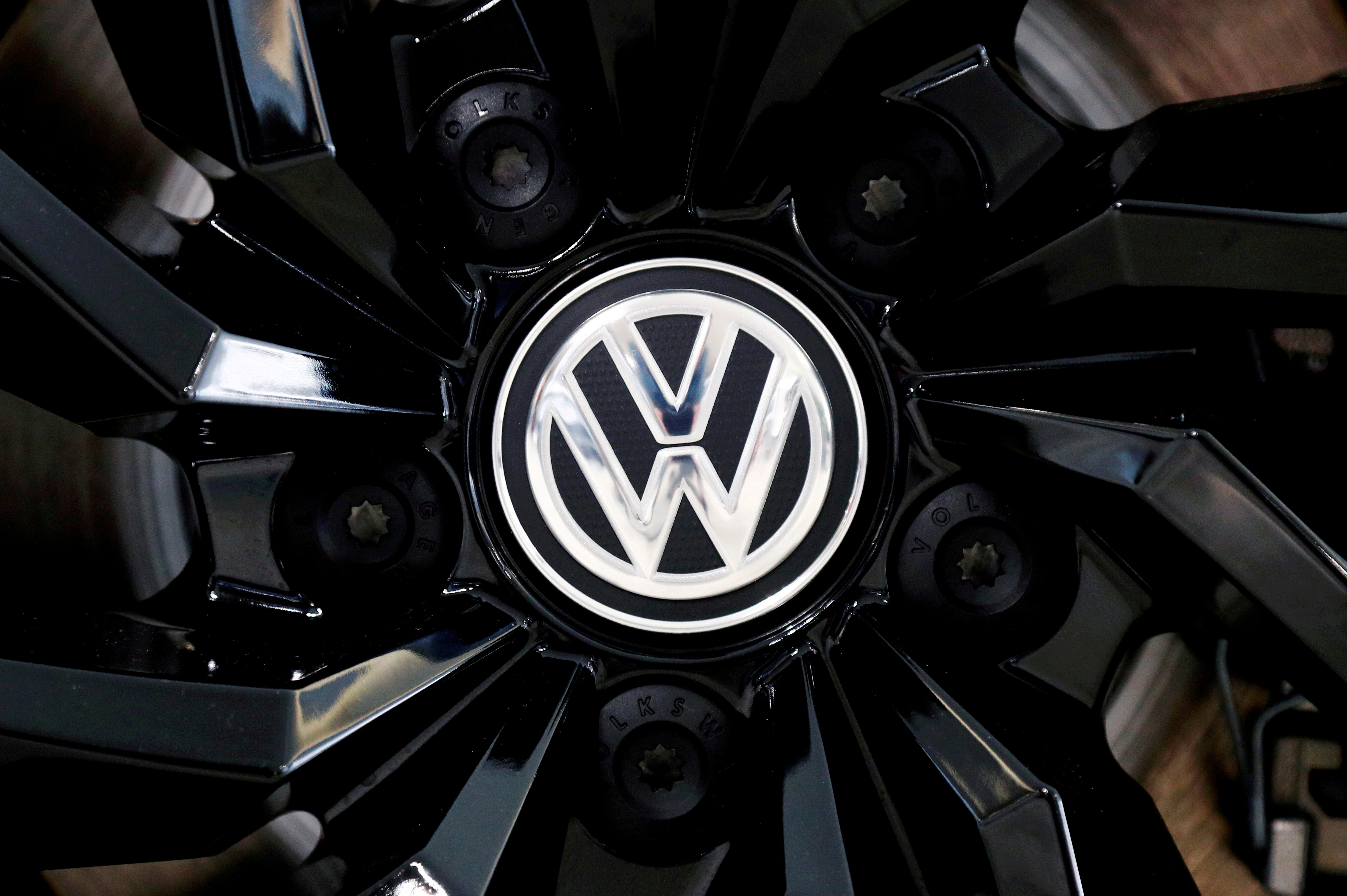 The logo of German carmaker Volkswagen is seen on a rim cap in a showroom of a Volkswagen car dealer in Brussels, Belgium July 9, 2020. REUTERS/Francois Lenoir