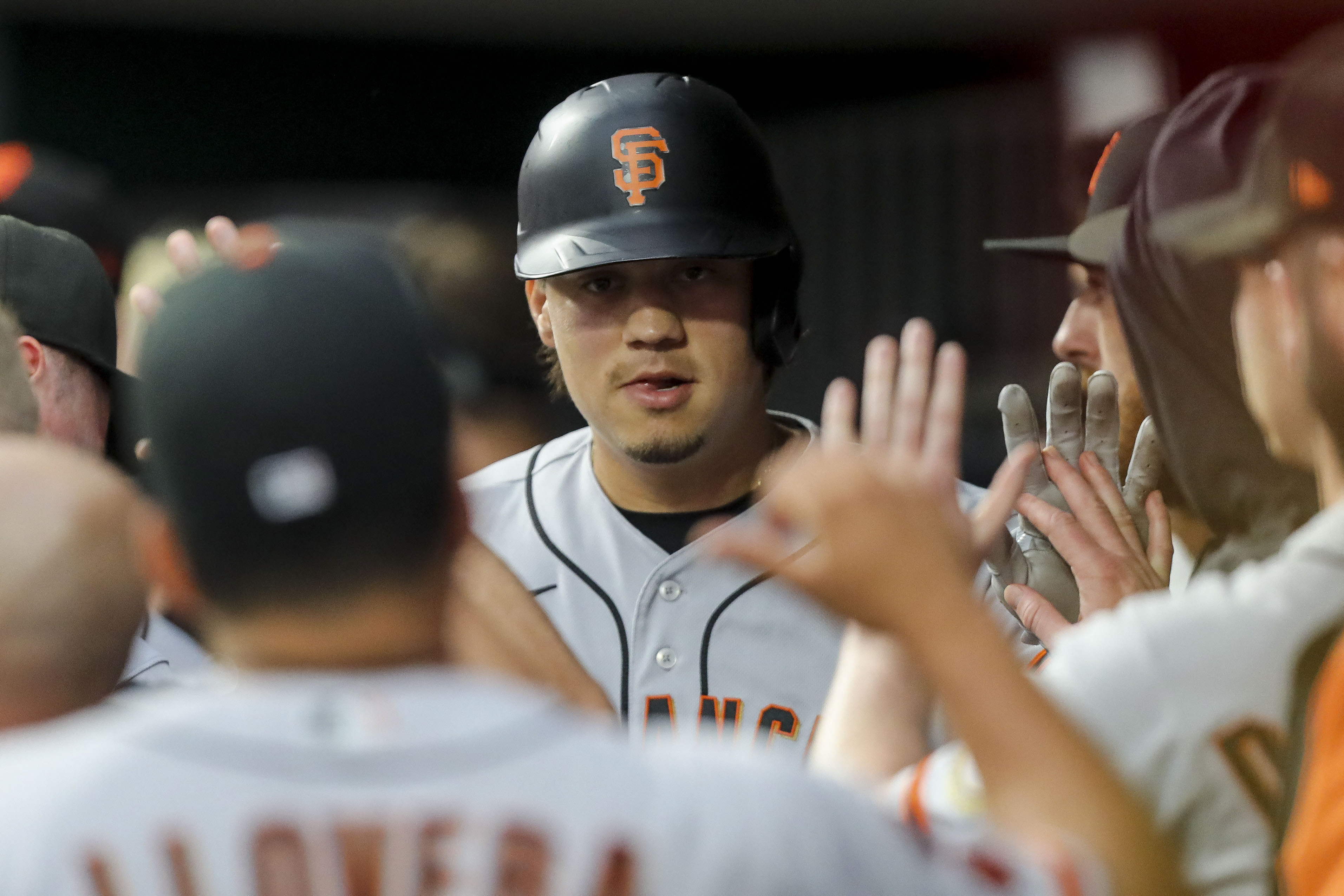 Wilmer Flores hits 2 more HRs as Giants outlast Reds 11-10