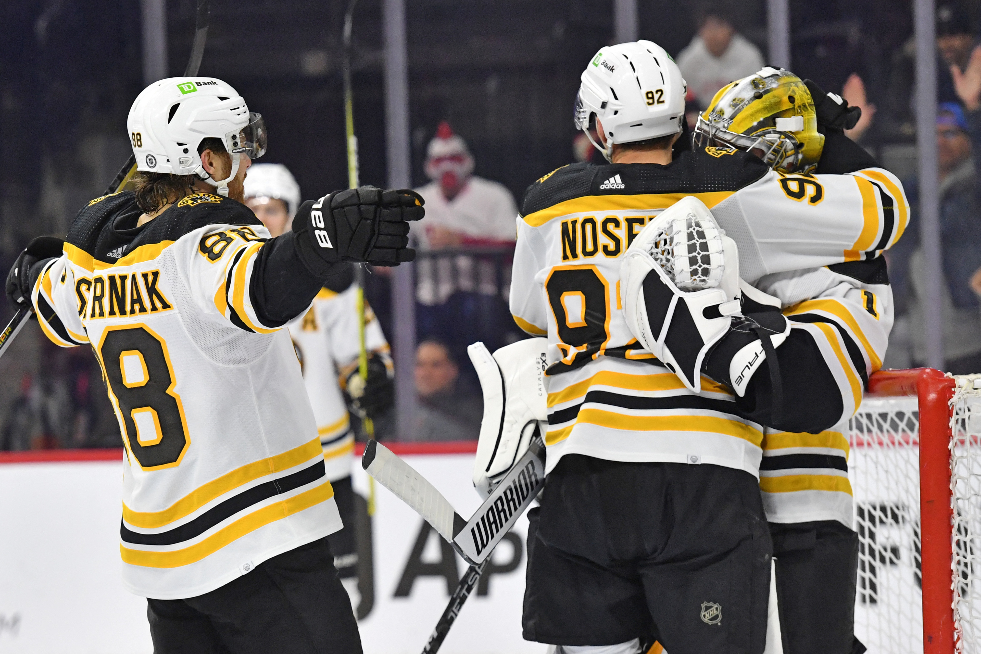 Bruins score 6 goals in rout of Flyers at TD Garden