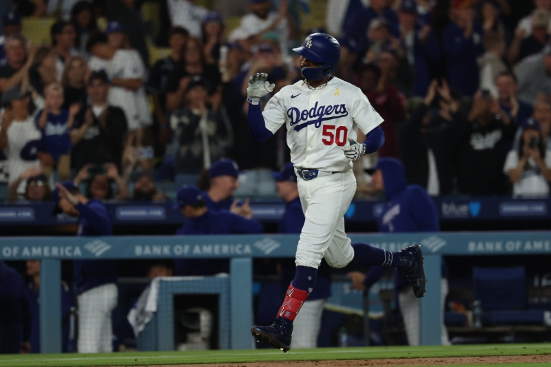 Mookie Betts' blast lifts Dodgers over Nationals | Reuters