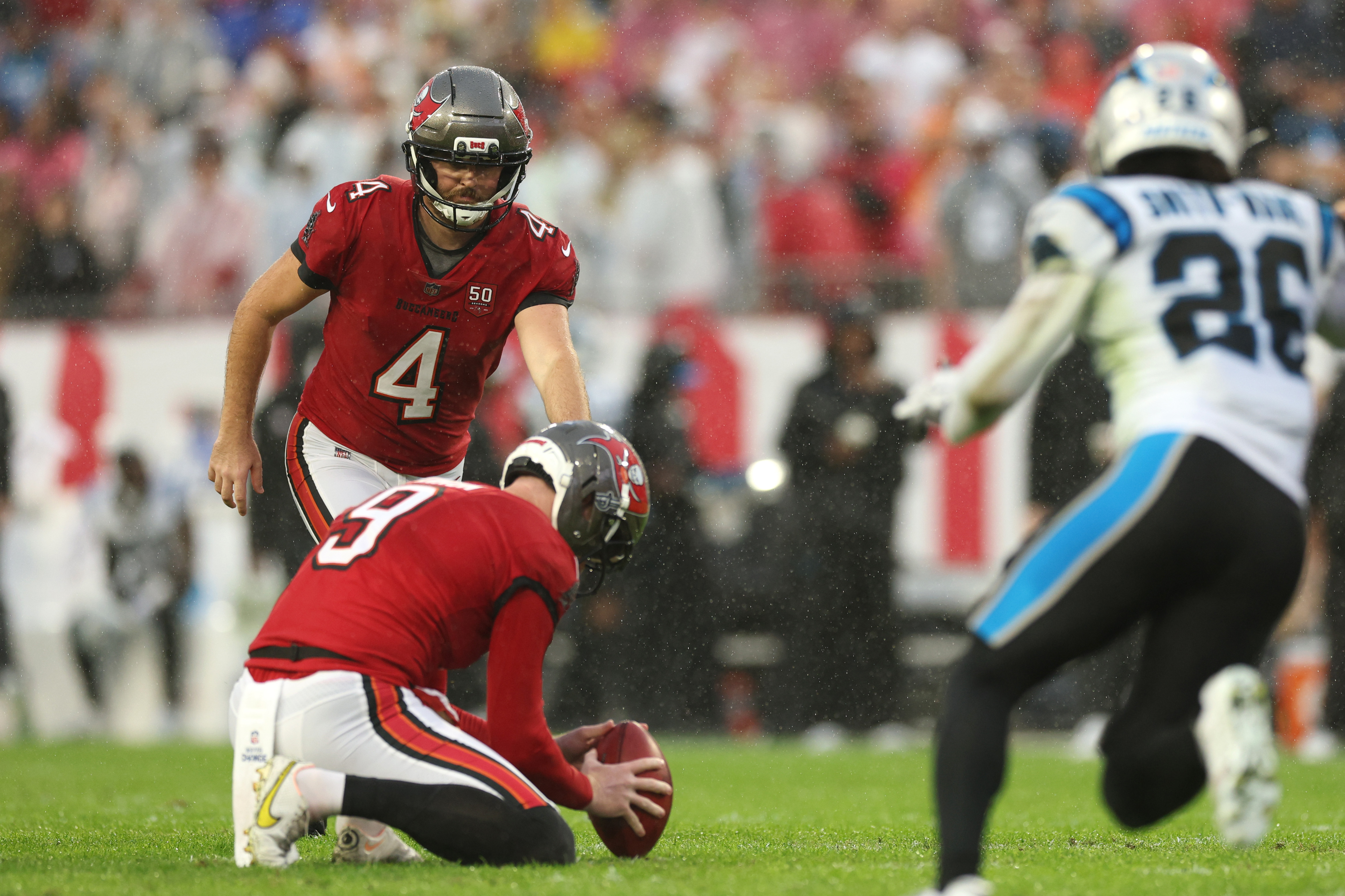 Soccer-Solskjaer praises James, banks on winning energy | Reuters