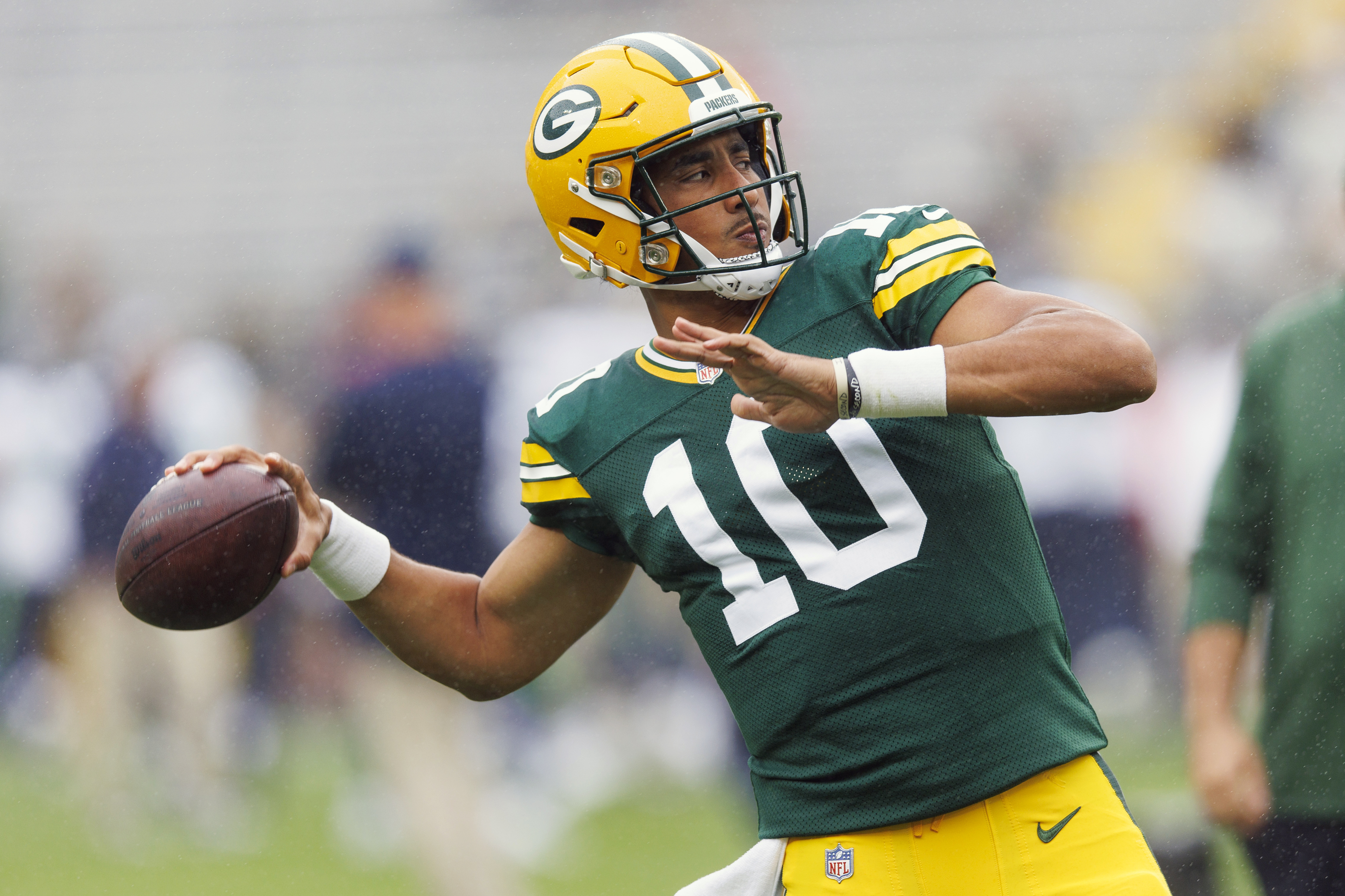 Packers score late, hang on to defeat Seahawks