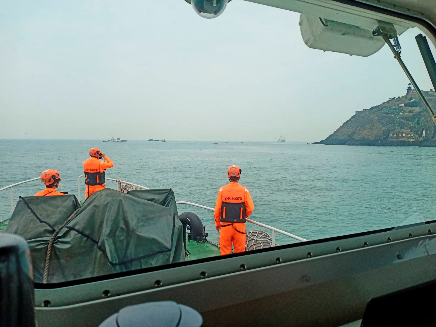 Taiwan, China launch rescue bid after boat capsizes near sensitive ...