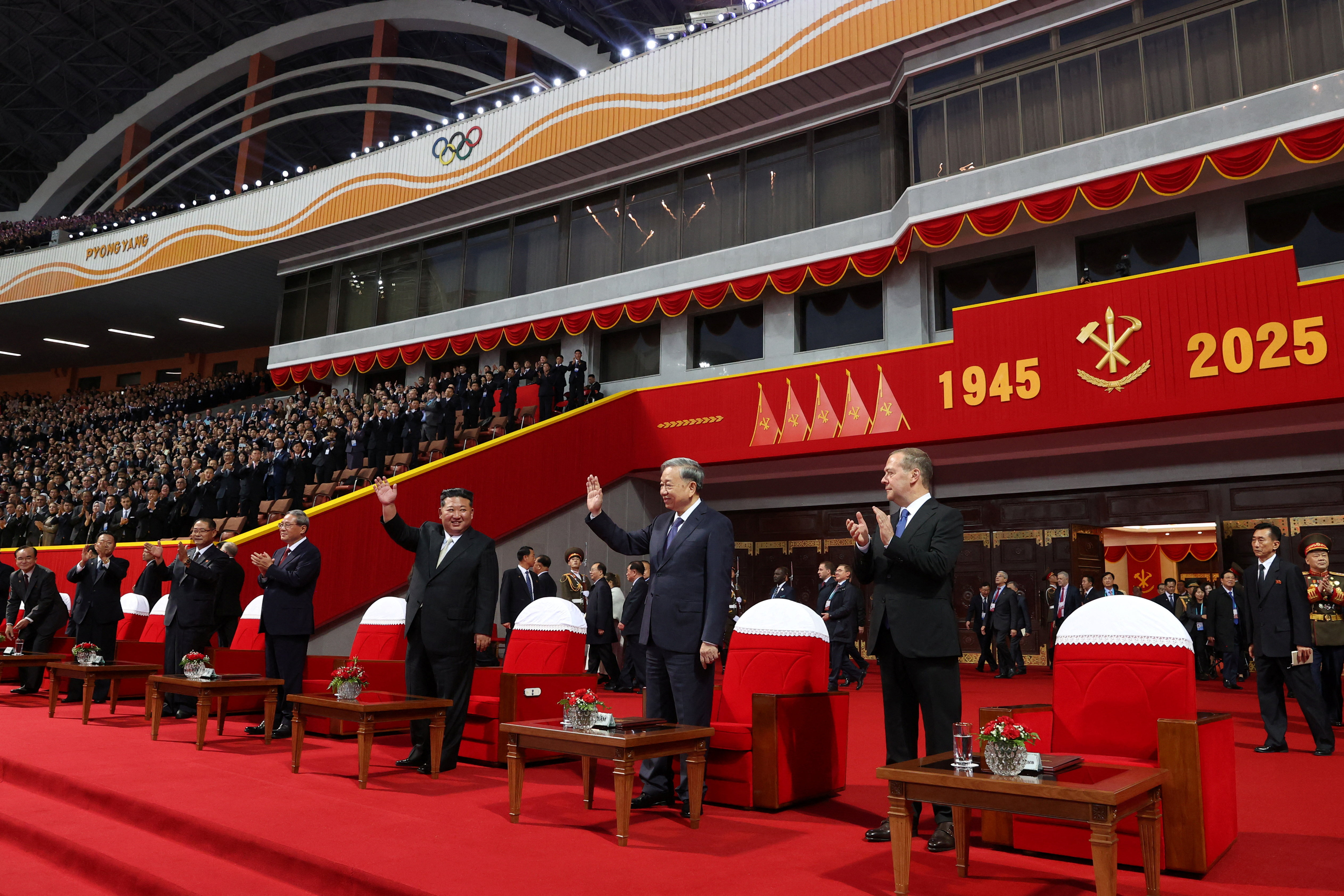 金正恩氏、北朝鮮の国際的地位を強調 党創建記念式典で＝KCNA