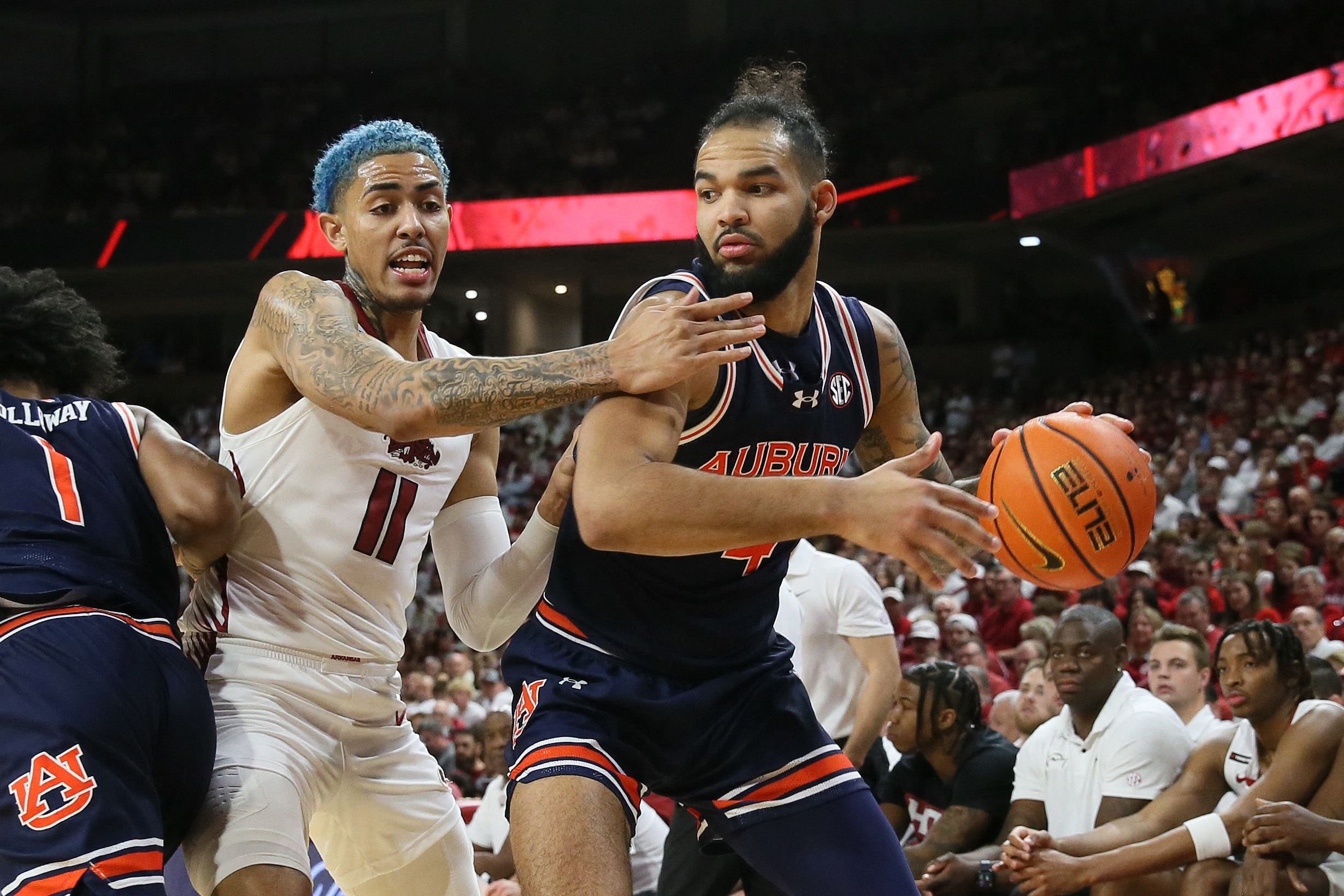 Secondhalf surge carries No. 25 Auburn past Arkansas Reuters