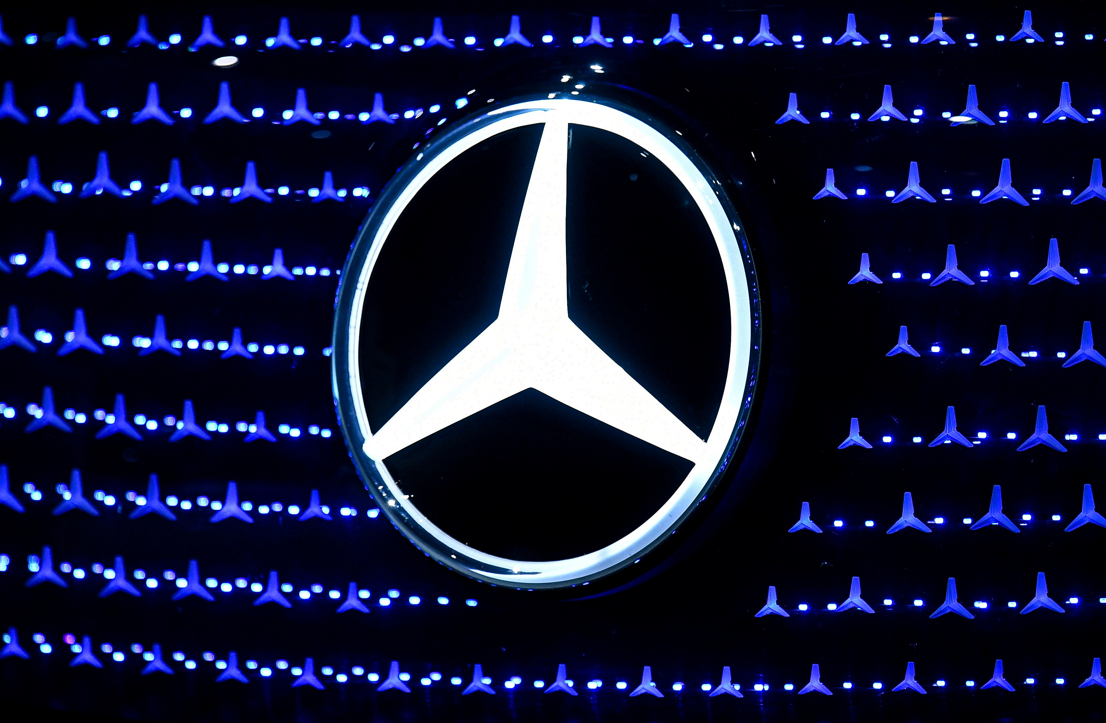 Mercedes-Benz Joins Aura Blockchain Consortium as Founding Member – WWD