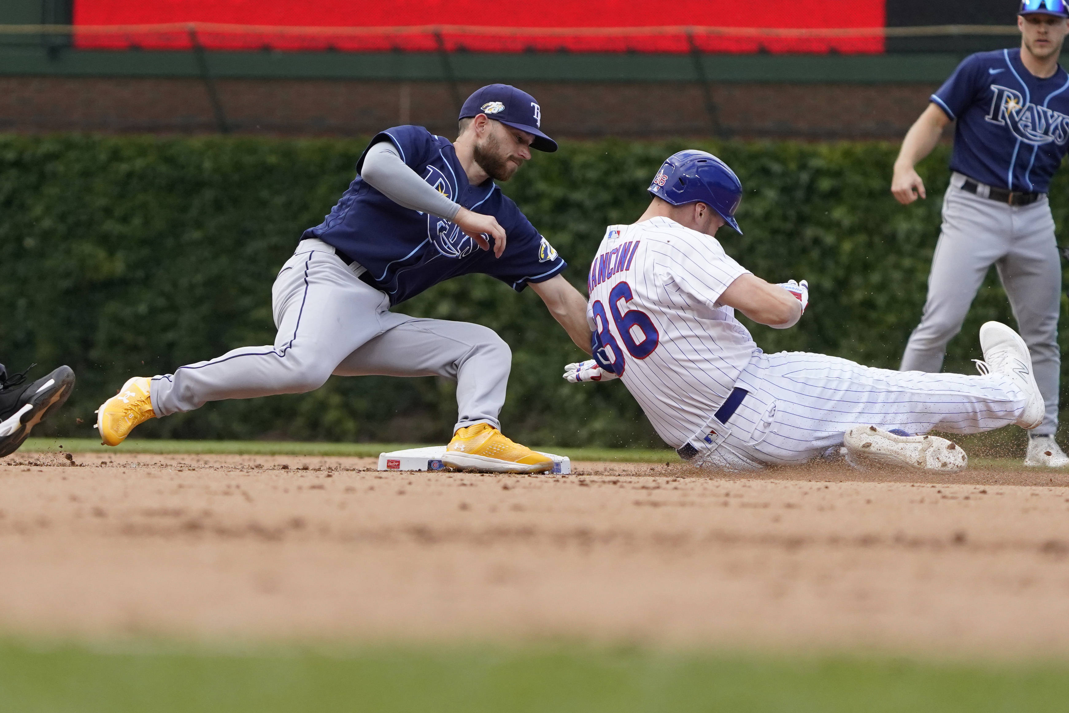 Late longballs help Rays avoid sweep against Cubs | Reuters