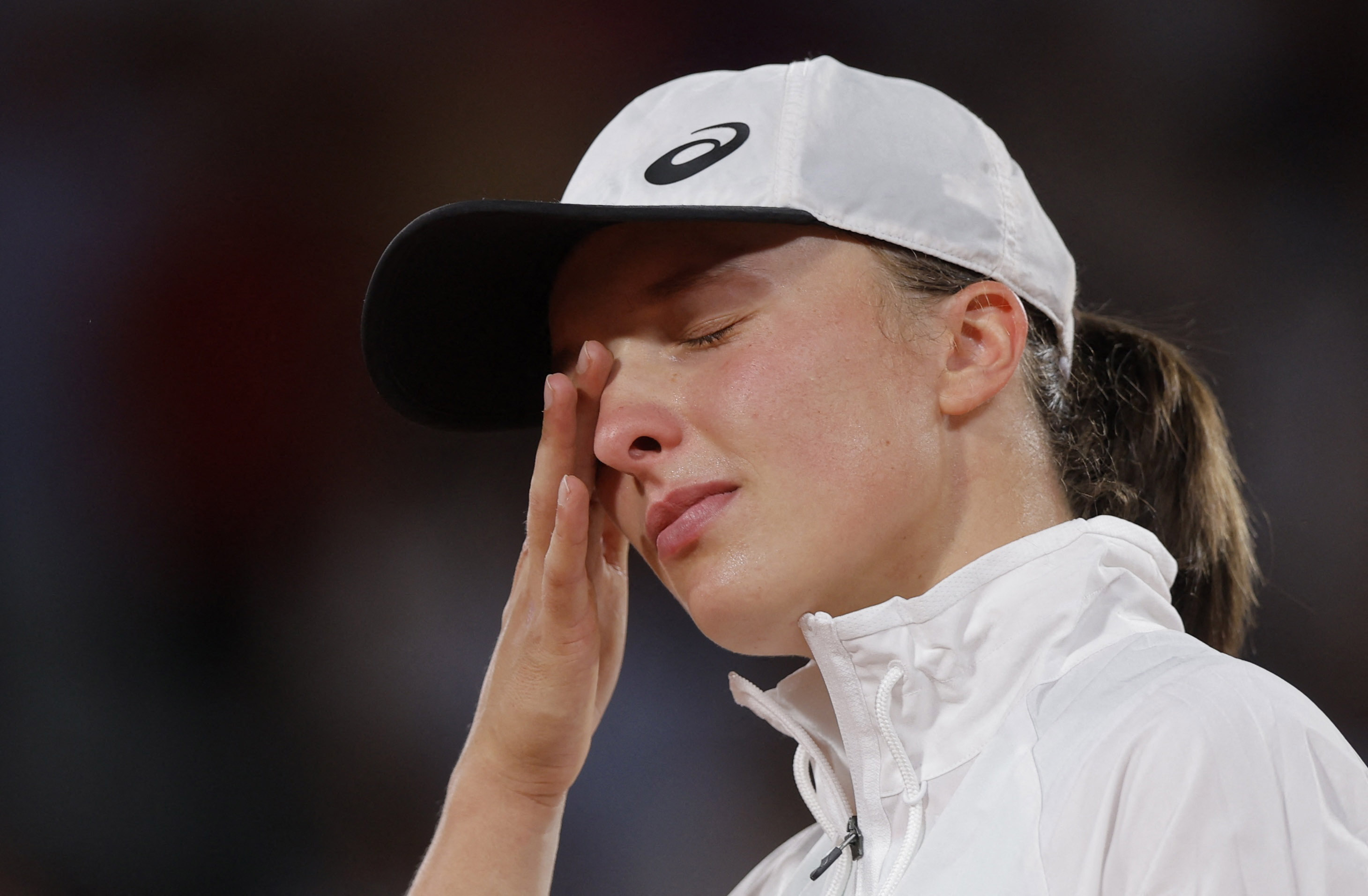 French Open champion Swiatek is 'overwhelmed' by Lewandowski support