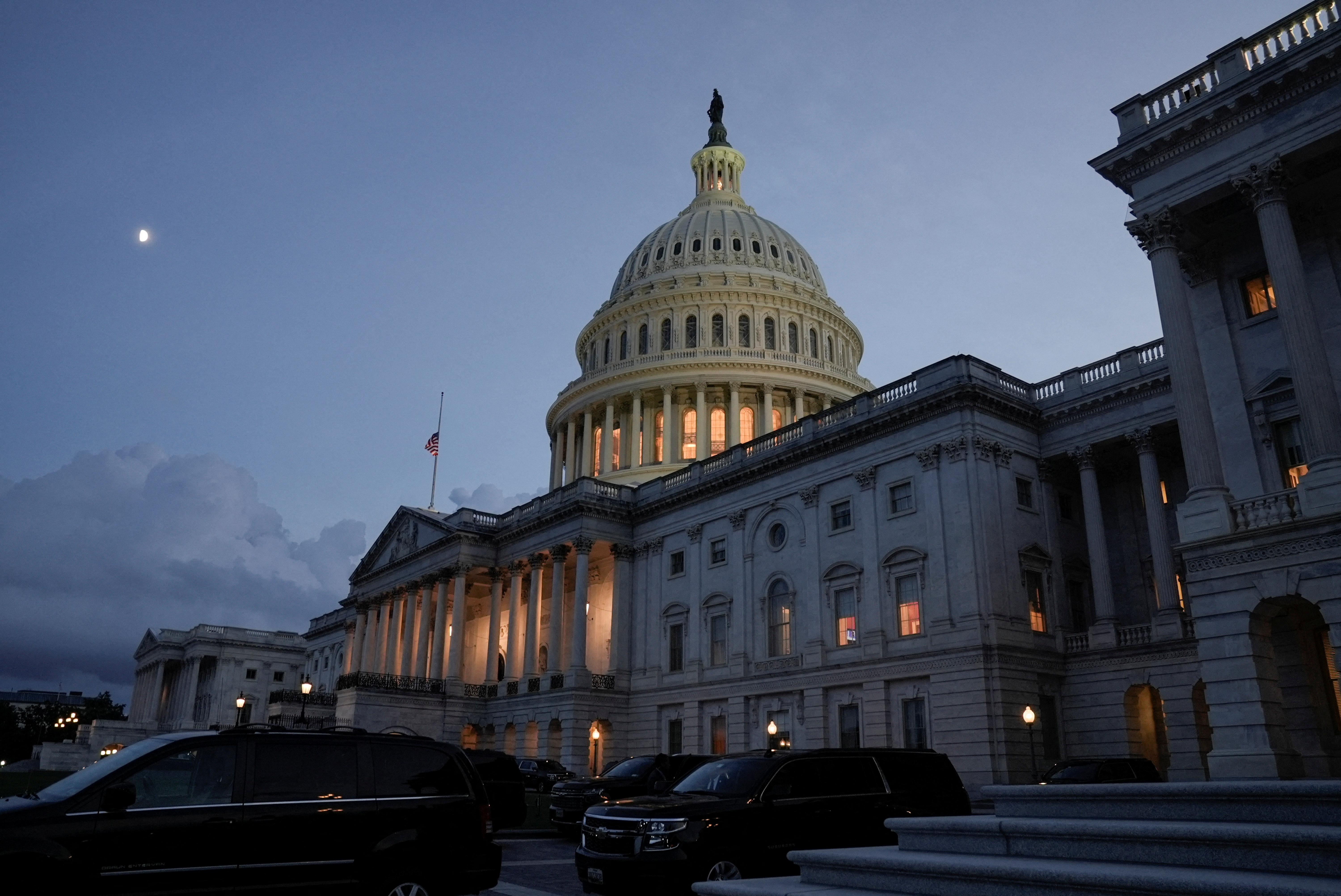 米議会が24年度予算案可決、上院も通過　政府機関閉鎖回避へ