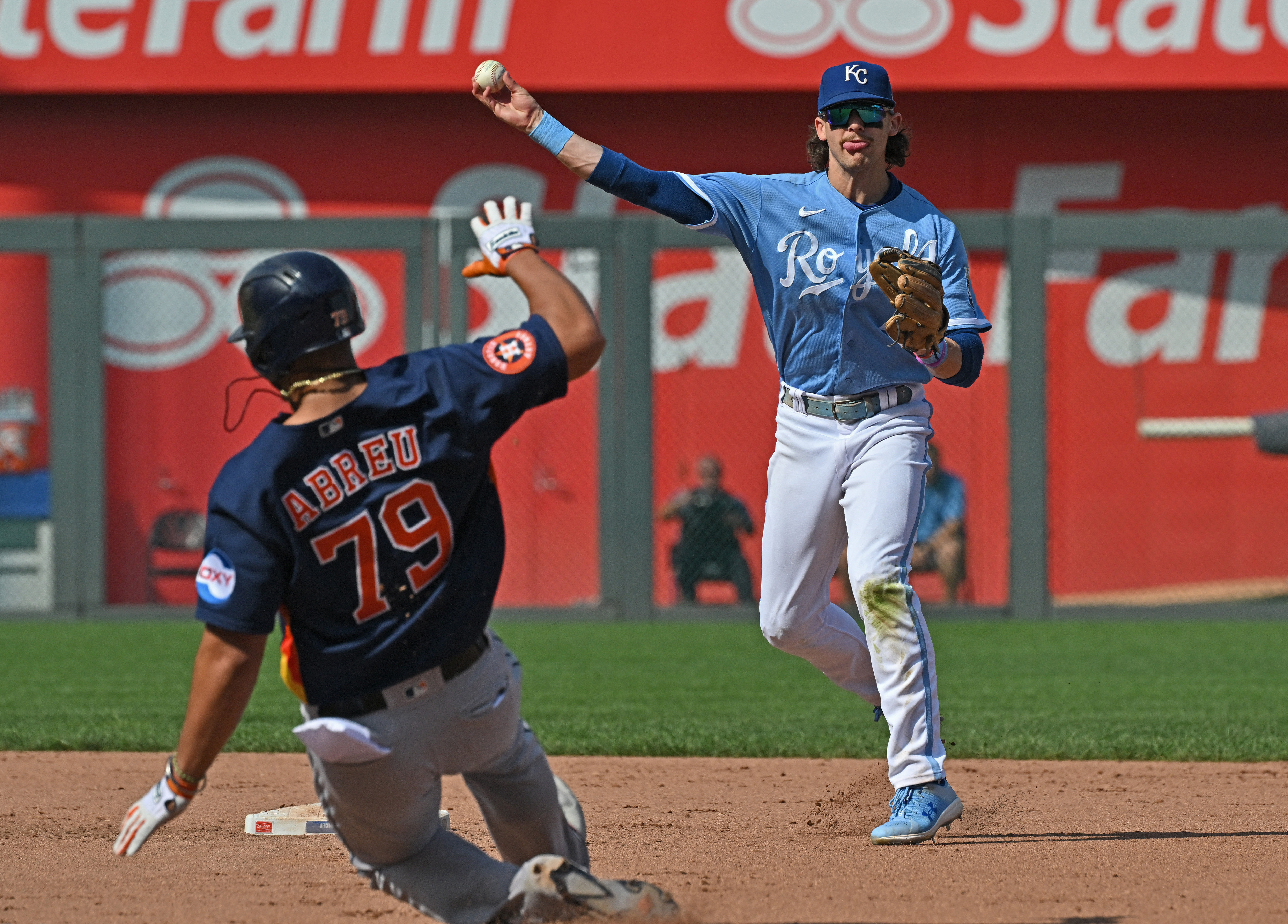 Astros bounce back to end Royals' four-game win streak