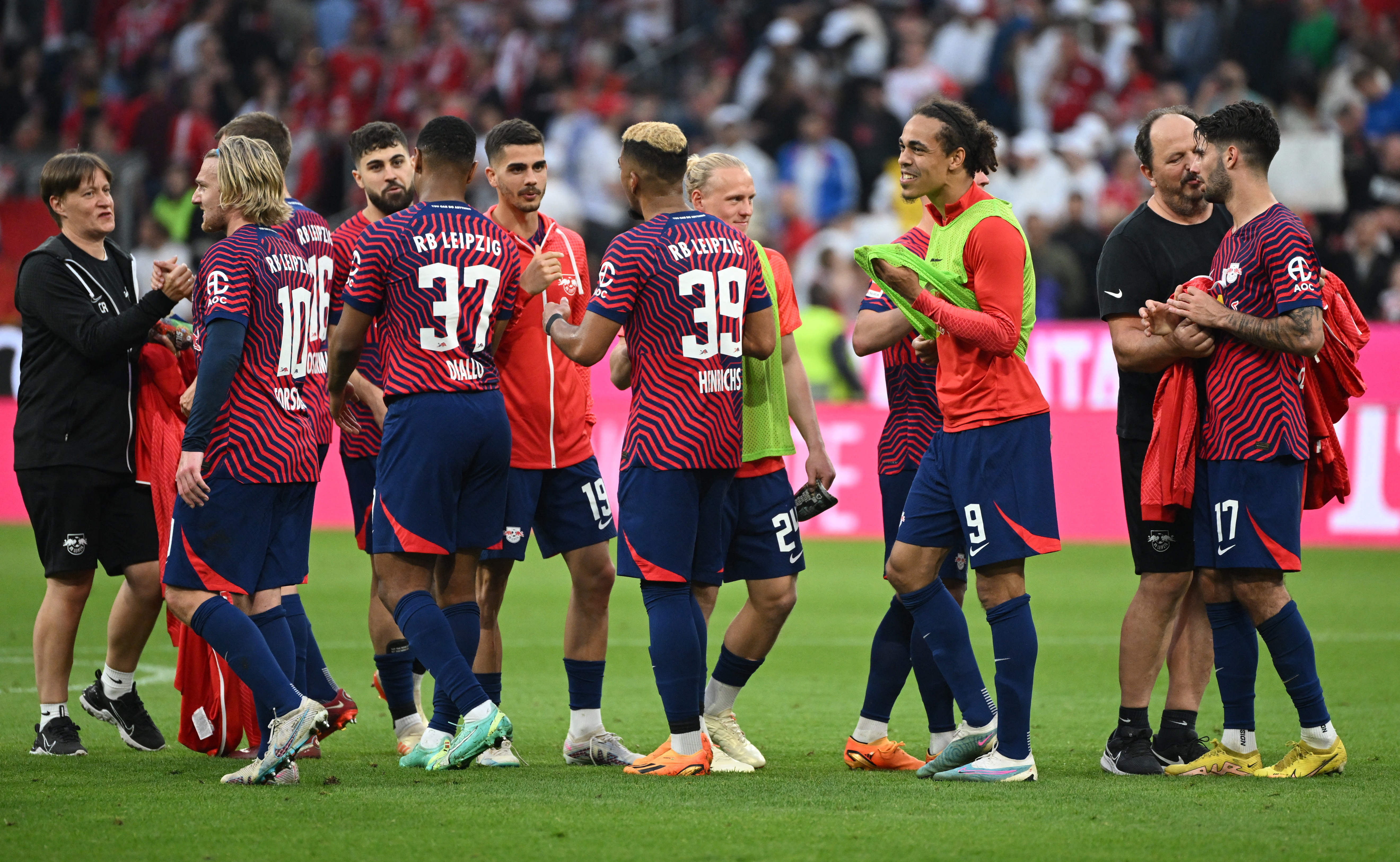 Bayern reage e arranca empate com Leipzig, mas cede liderança do