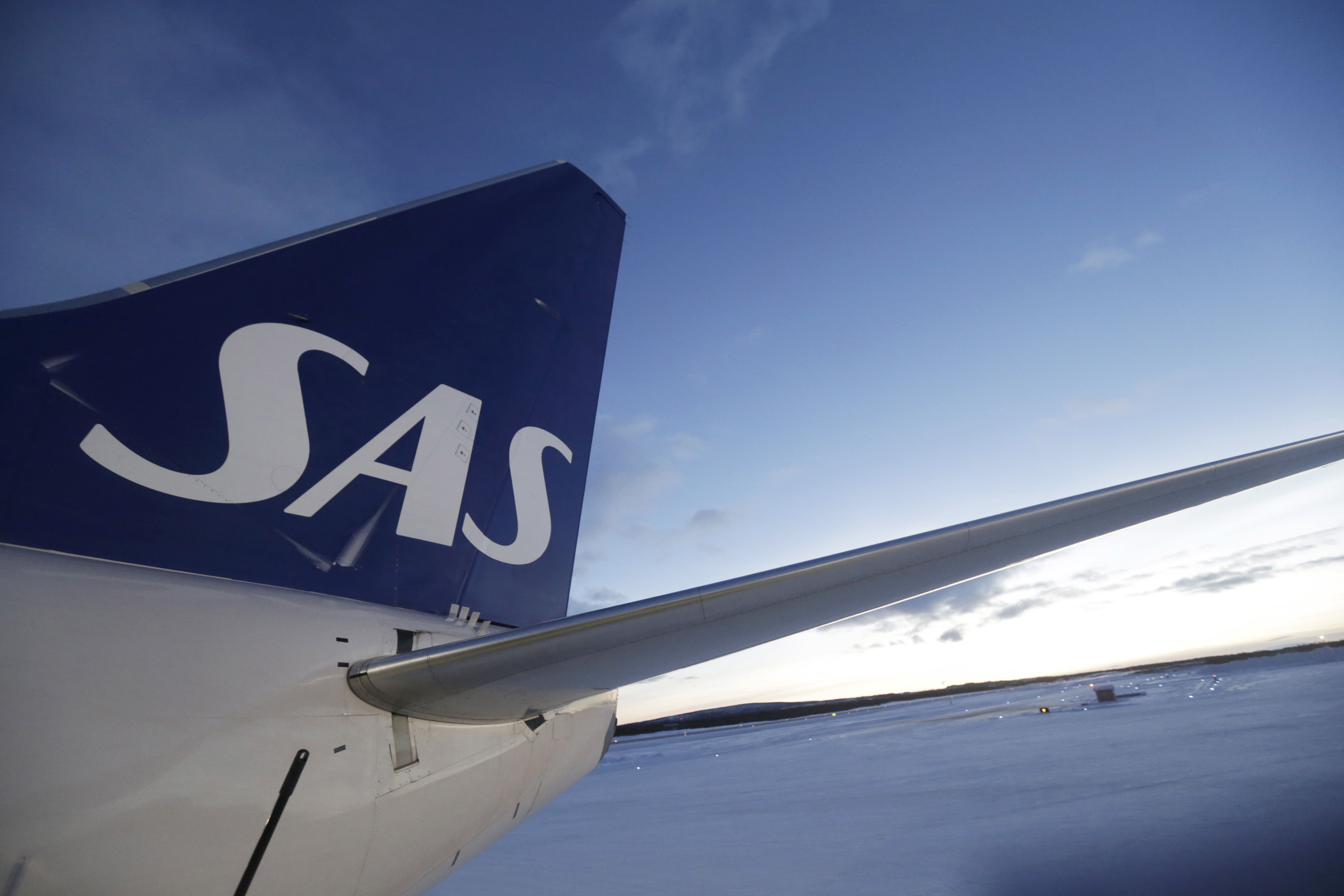 Газ сас. Самолет SAS. Шведские авиалинии. SAS Airlines старые самолёты. SAS авиакомпания реклама.