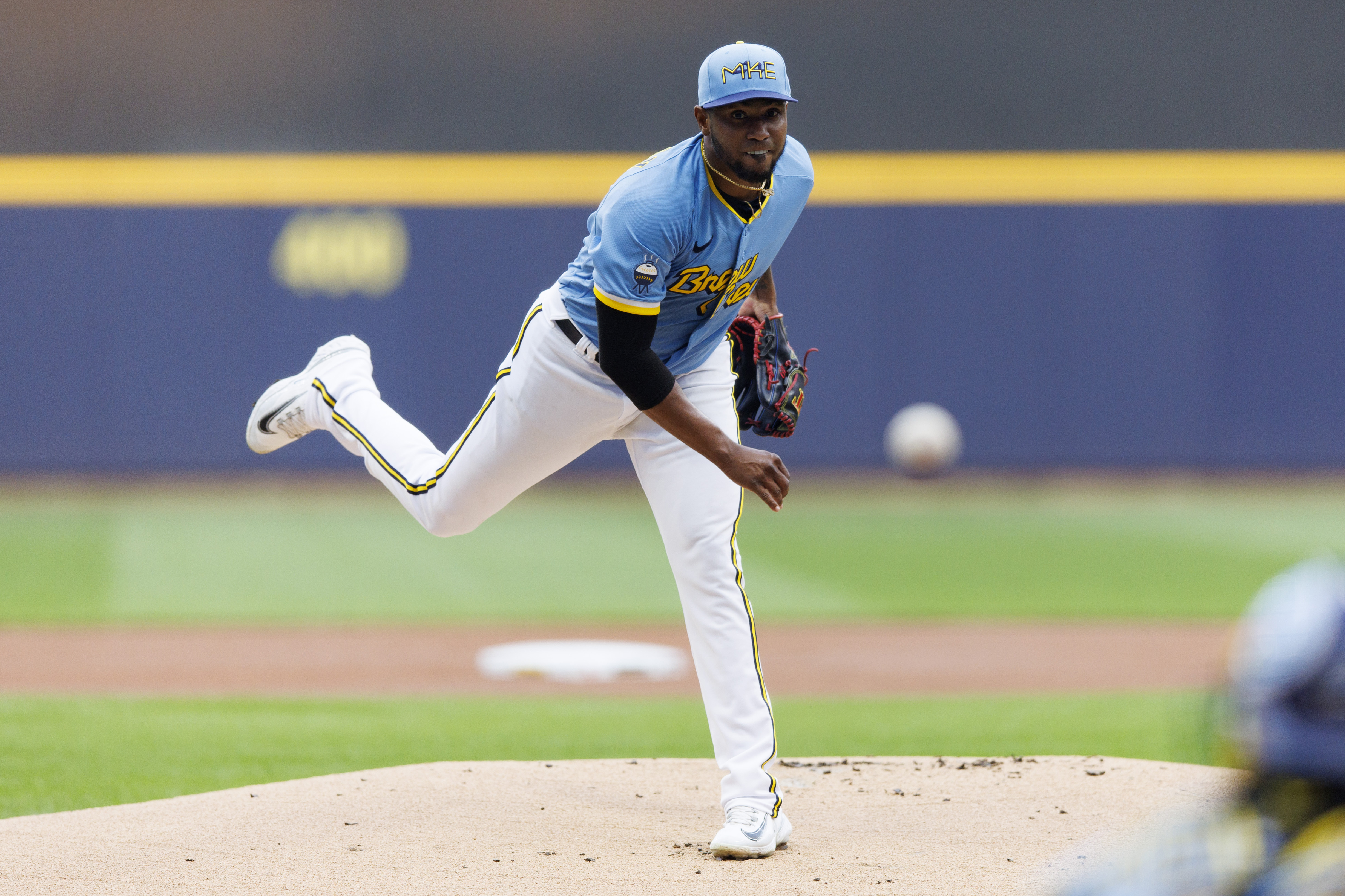 Pirates finally end long losing streak to Brewers at Miller Park