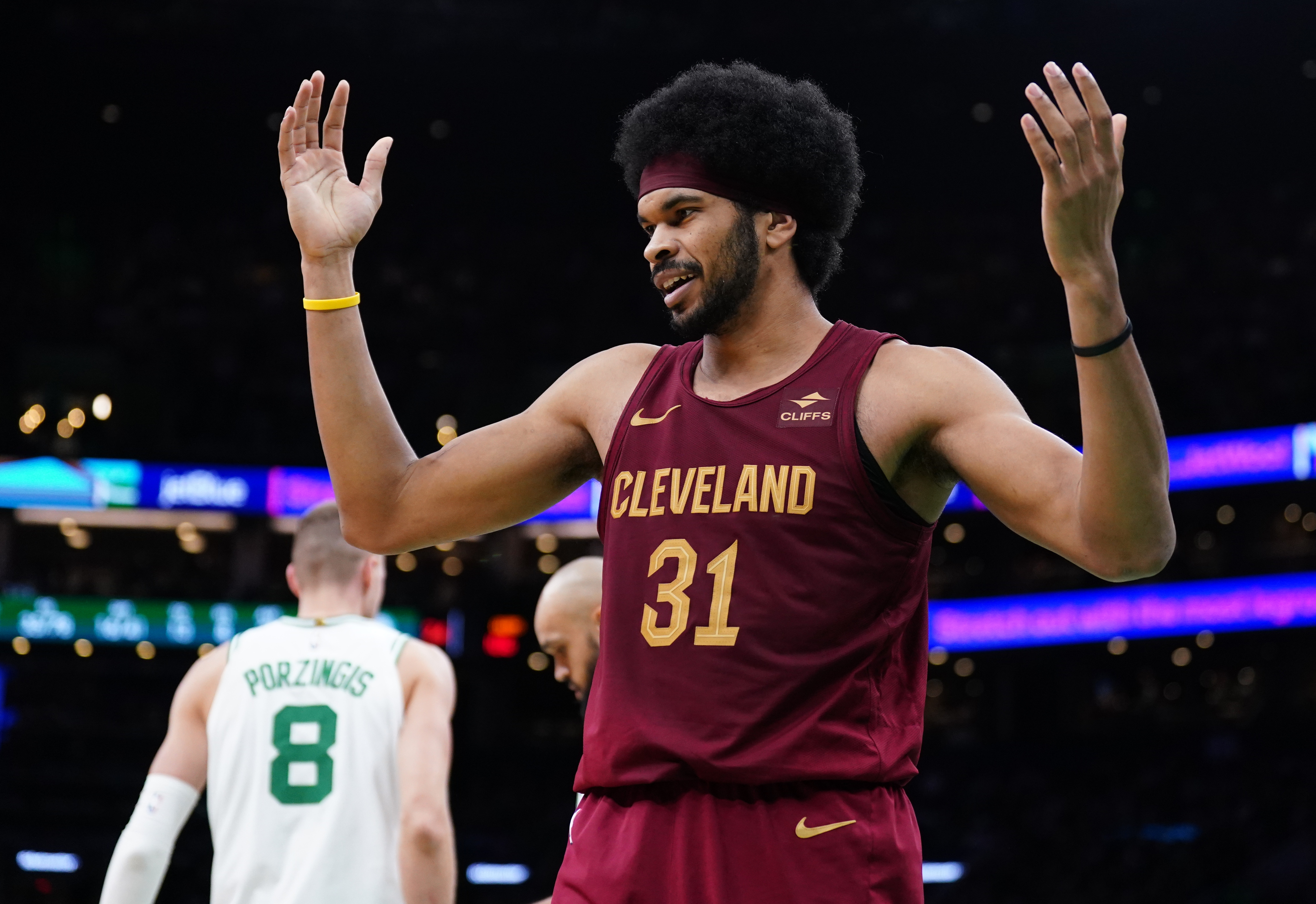 Celtics sink Cavs, improve to 11-0 at home