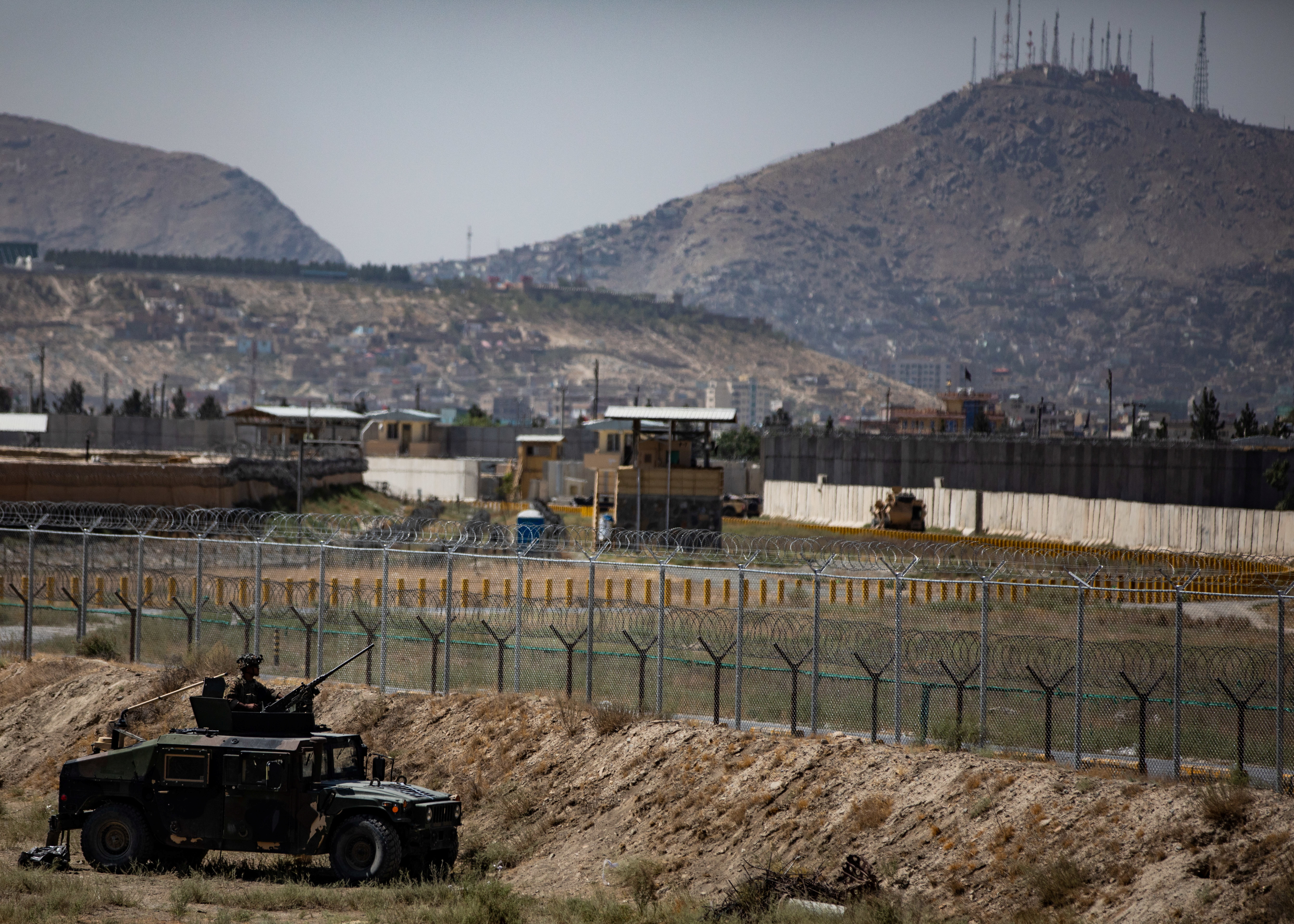 Paratroopers assigned to the 1st Brigade Combat Team, 82nd Airborne Division conduct security during evacuations from Hamid Karzai International Airport in Kabul, Afghanistan August 25, 2021.  U.S. Central Command/Handout via REUTERS   