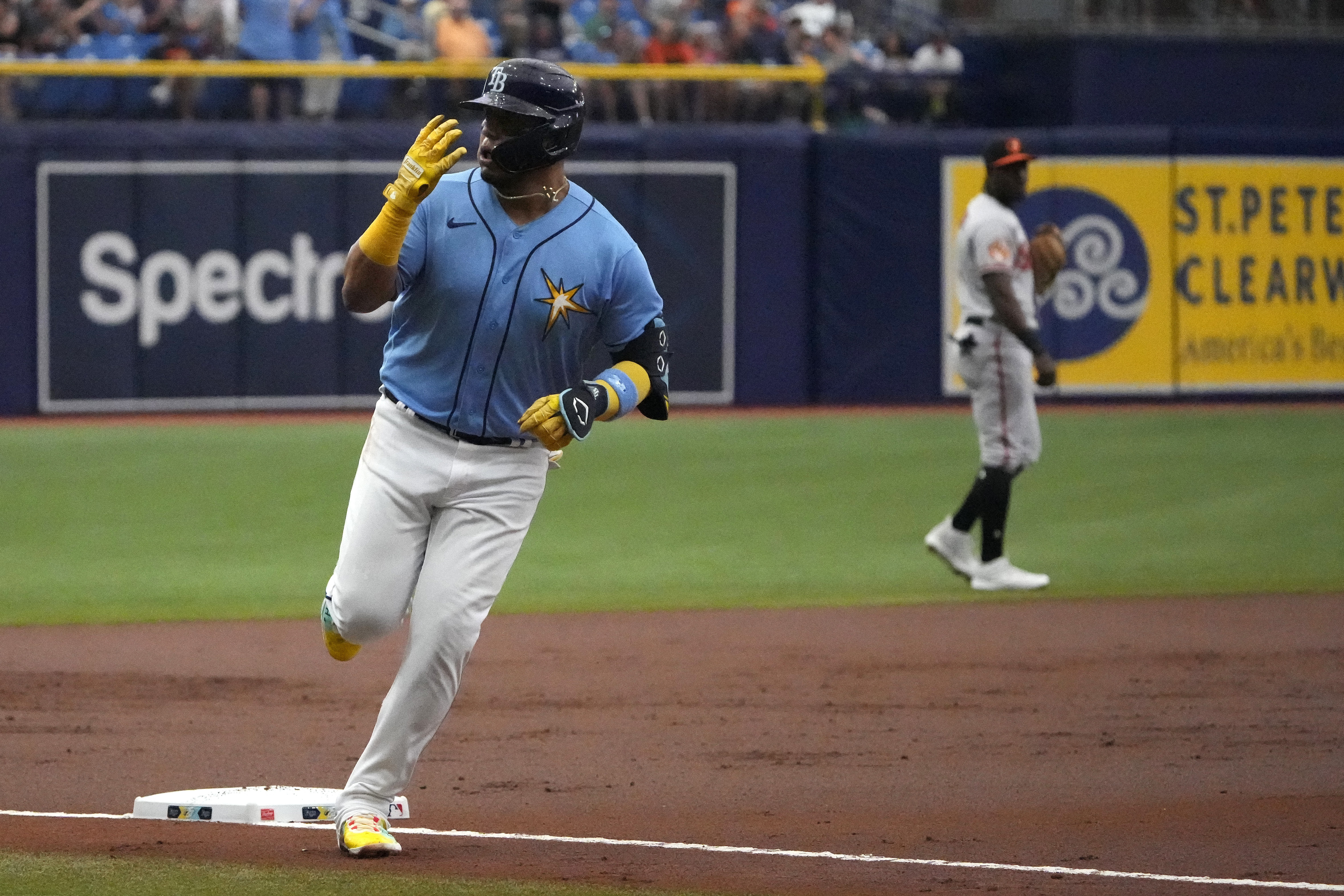 Back-to-back homers power Rays past Orioles