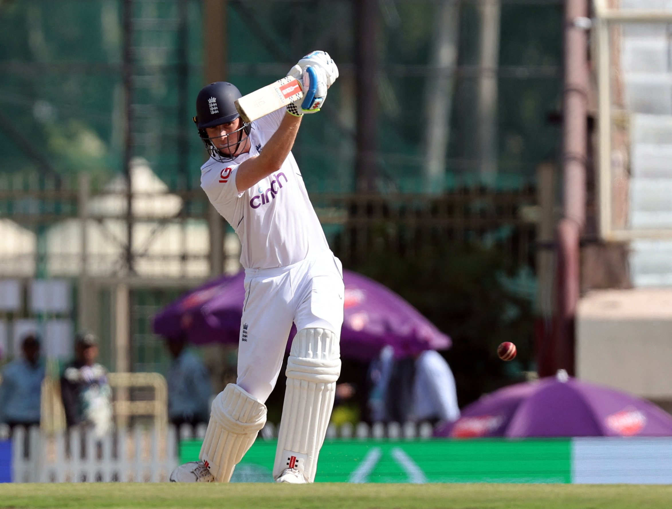 Root rescues England with controlled century in India