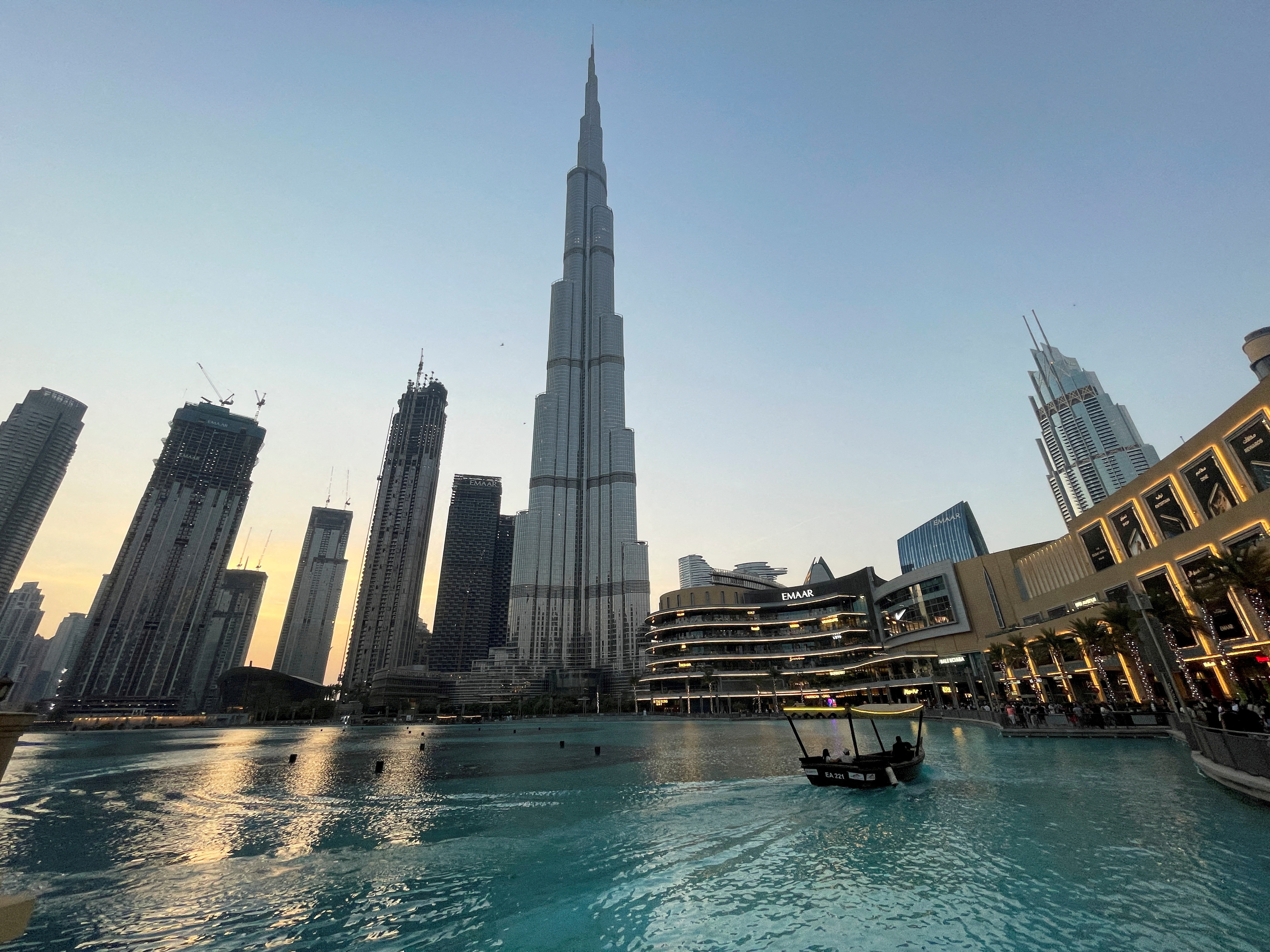 Dubai invites IPOs of taxi, parking | Reuters