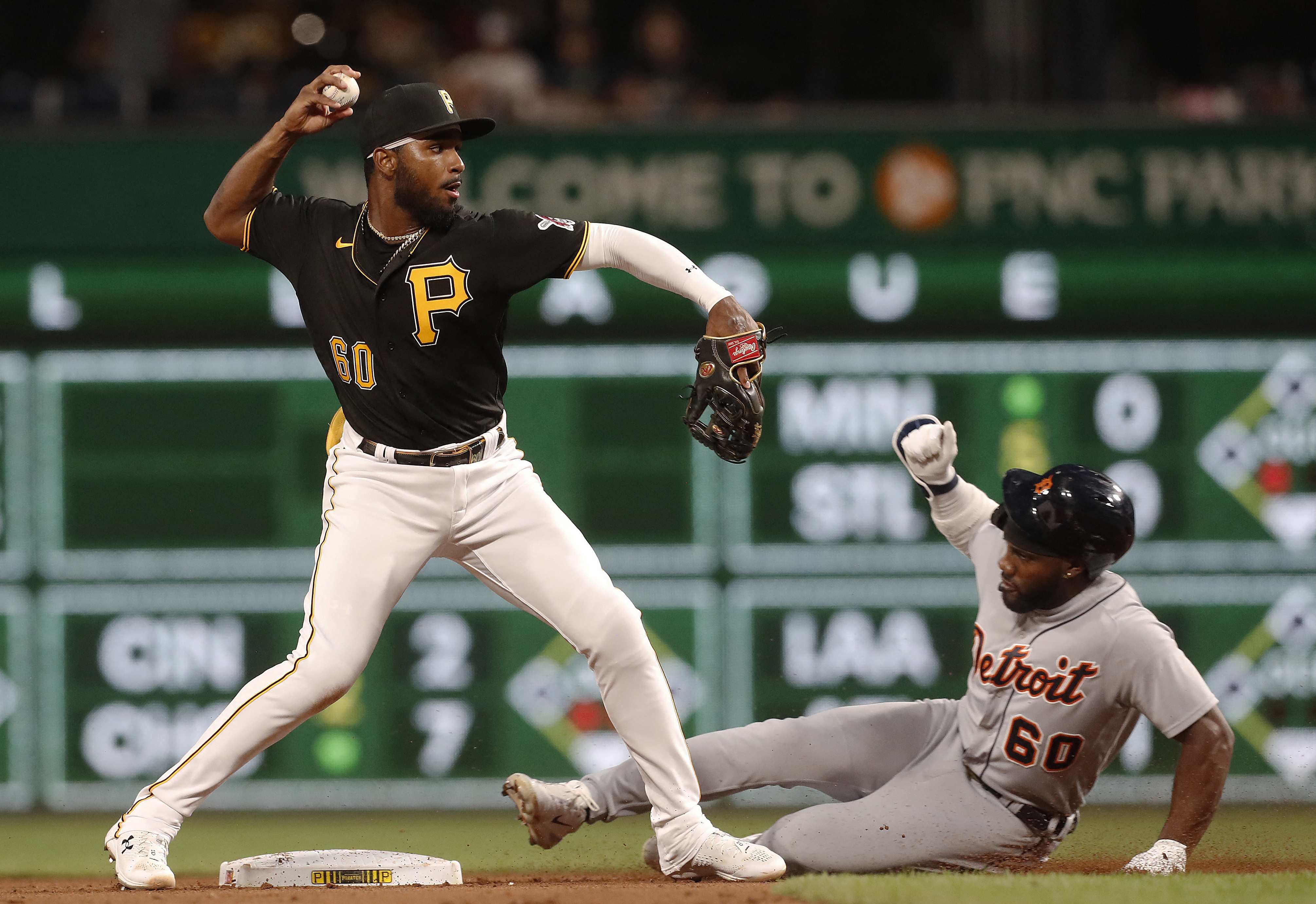 Liover Peguero, Pirates stump Tigers