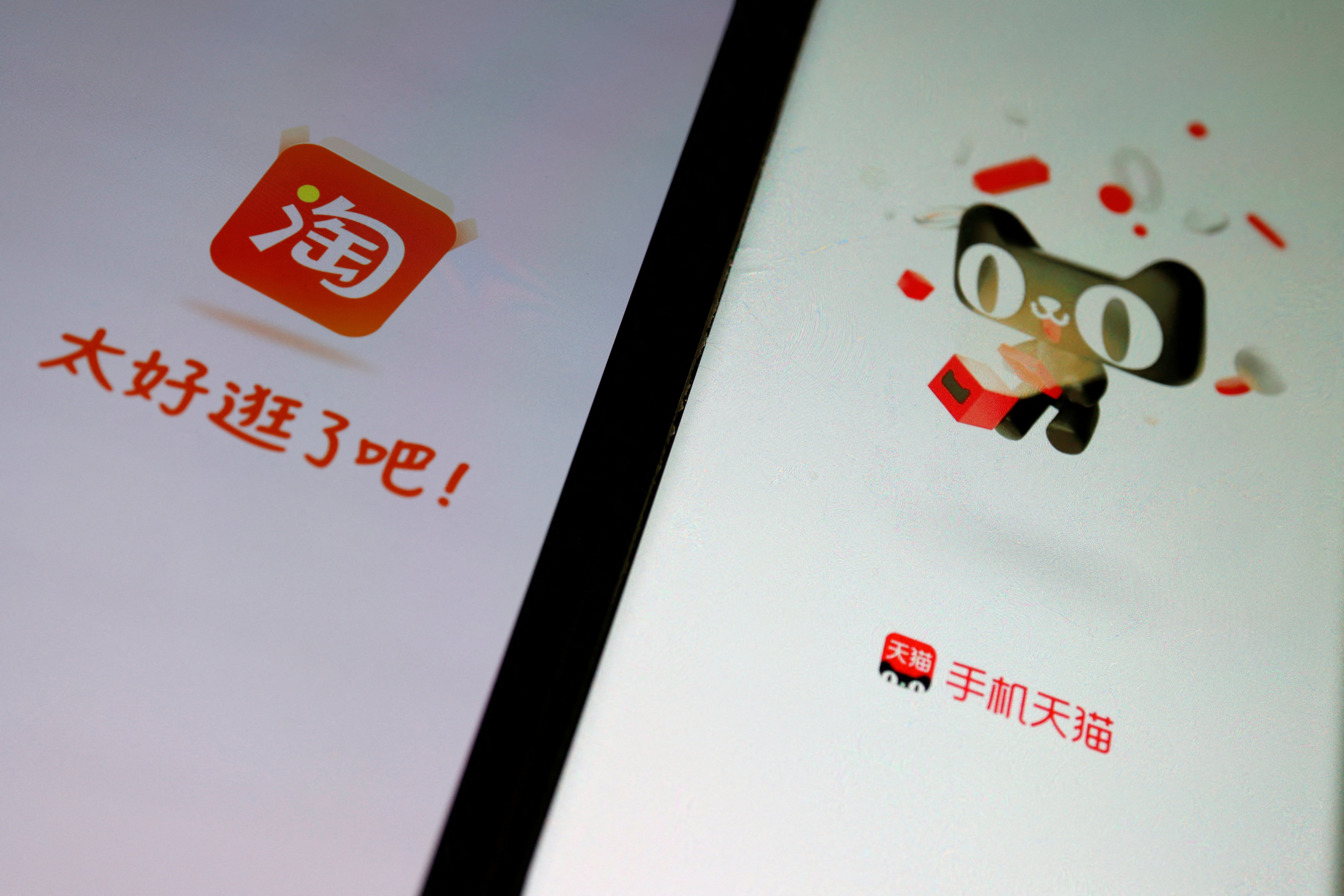 Imagen ilustrativa de las aplicaciones de comercio electrónico de Alibaba, Taobao y Tmall