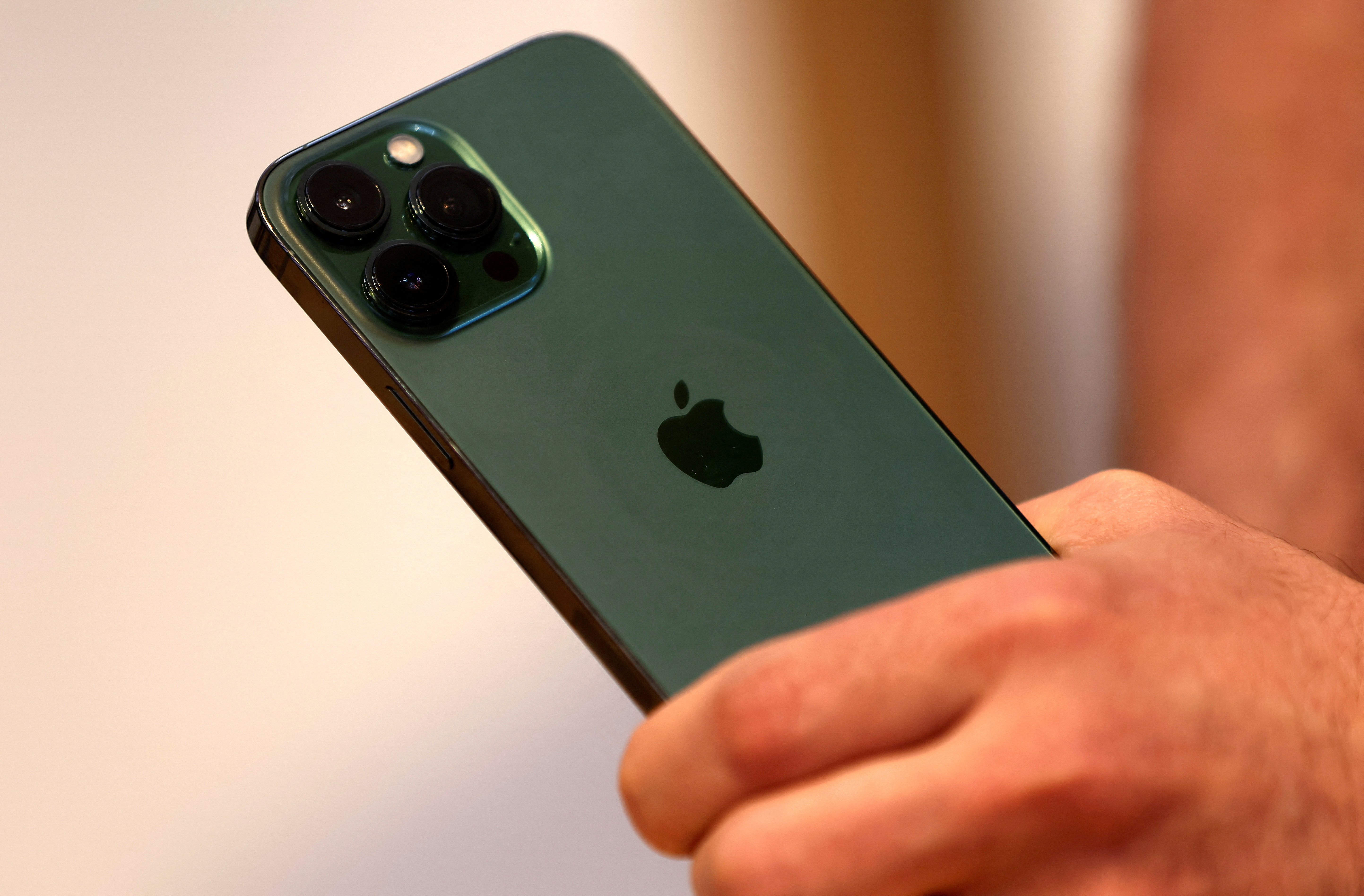 Coronavirus depletes supplies of Apple and other consumer products: report