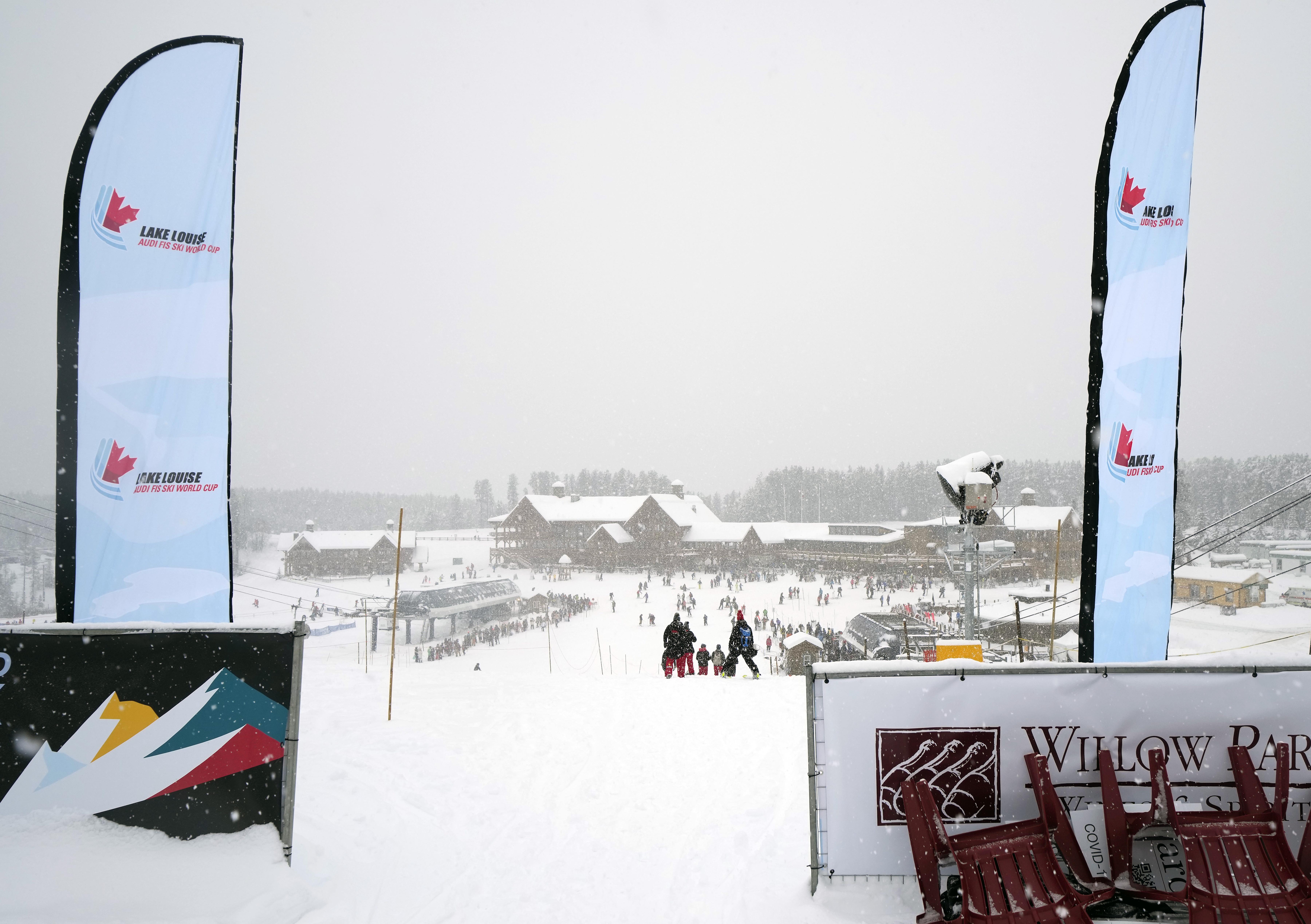 Nov 28, 2021; Lake Louise, Alberta, CAN; The men's super G race at the FIS alpine skiing World Cup at Lake Louise is cancelled due to low visibility. Mandatory Credit: Eric Bolte-USA TODAY Sports