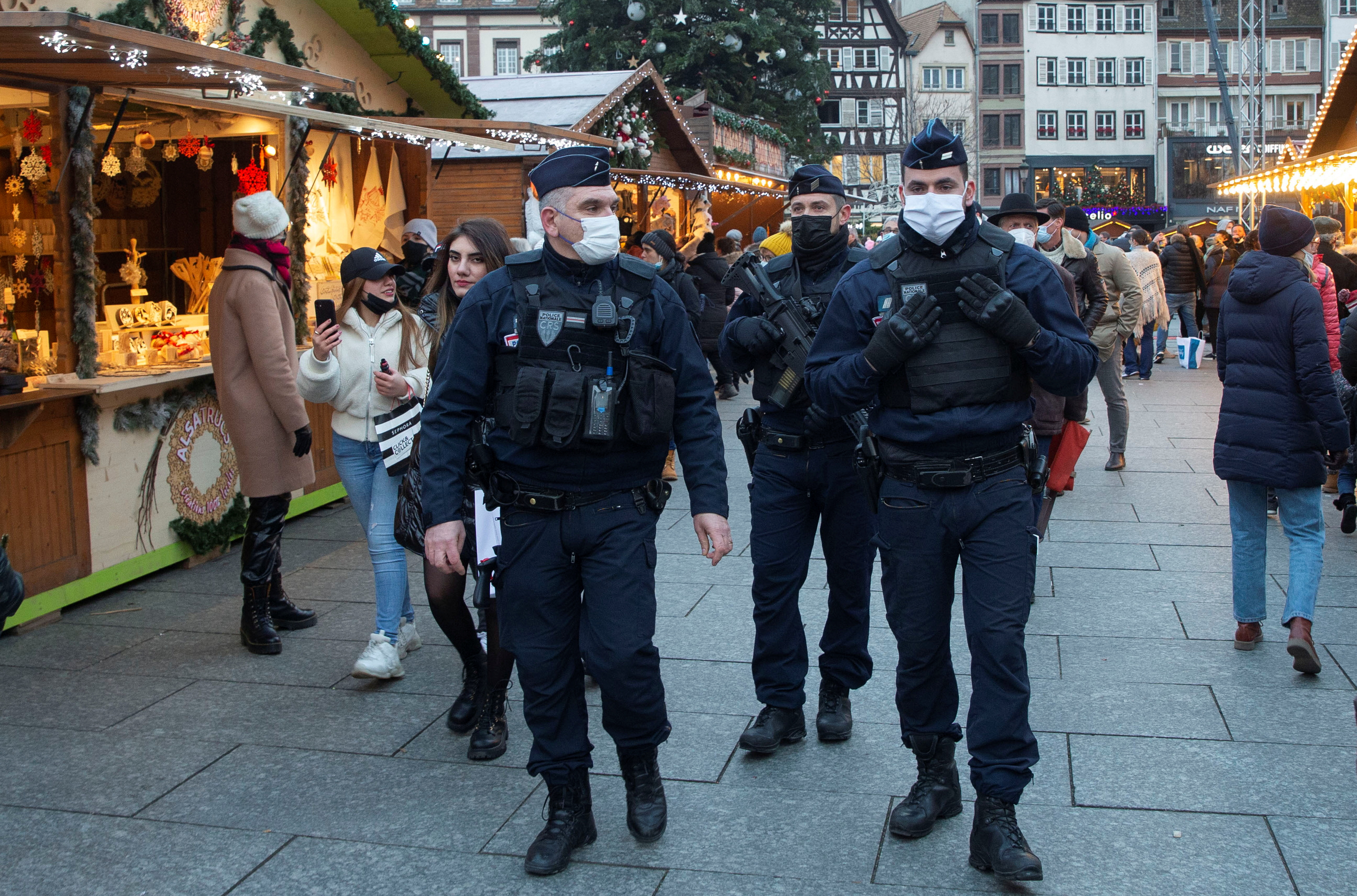 French police officers patrol at a Christmas market on the Place Kleber square in Strasbourg, France November 26, 2021. REUTERS/Arnd Wiegmann