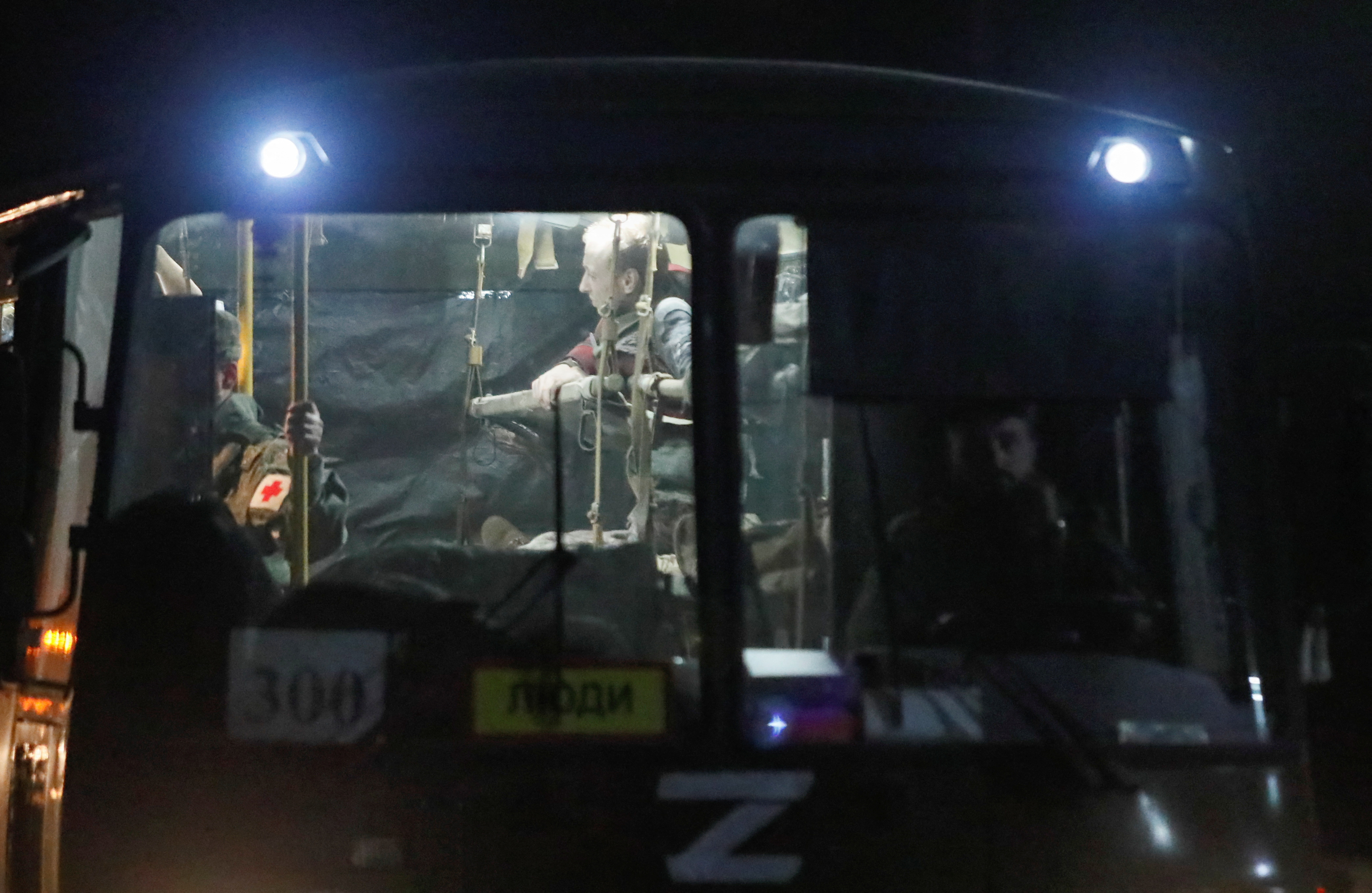 Buses carrying Ukrainian Azovstal servicemen arrive in Novoazovsk