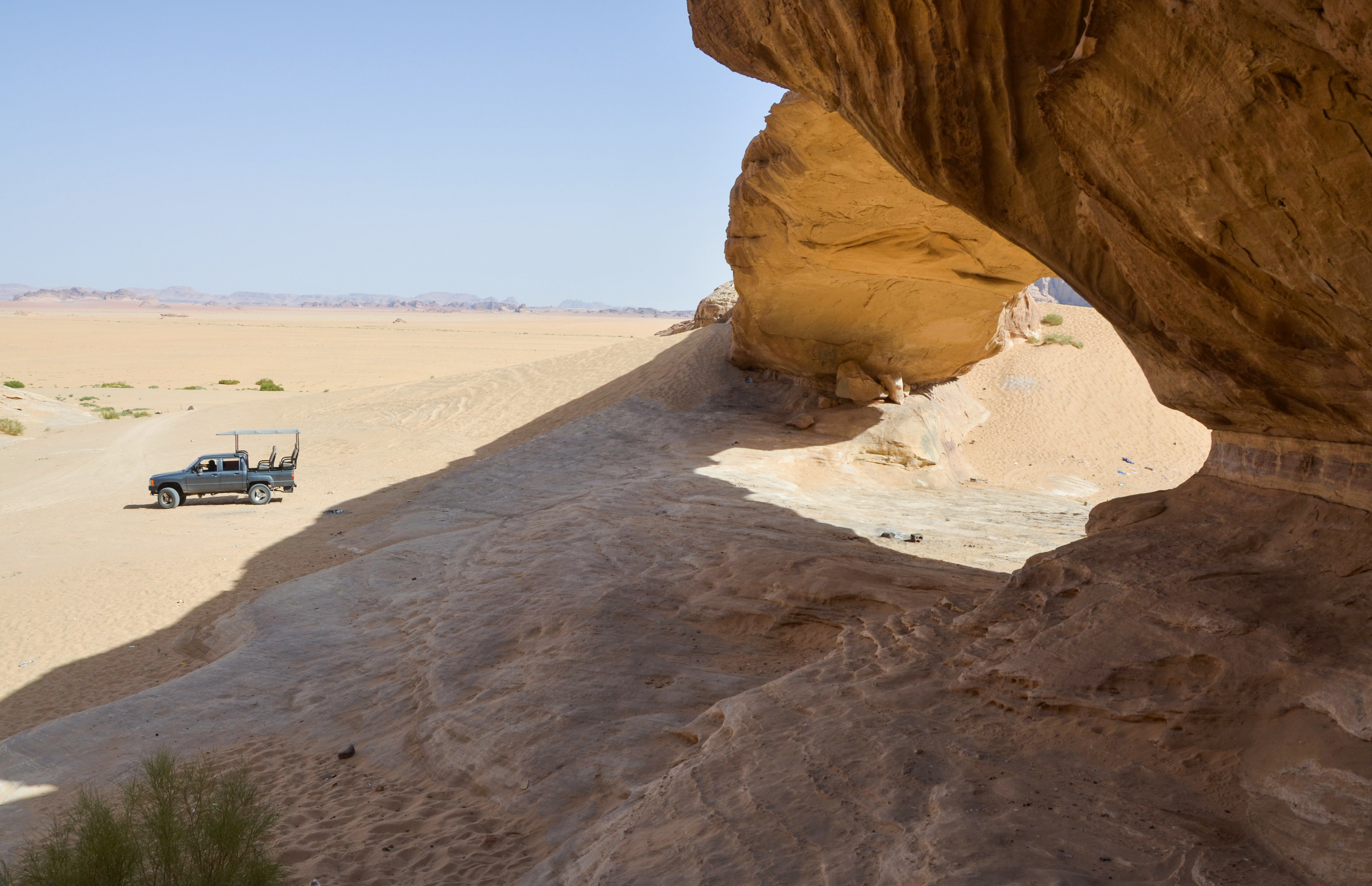  A vehicle is seen in the desert in Wadi Rum, Jordan July 3, 2021. Picture taken July 3, 2021. REUTERS/Muath Freij