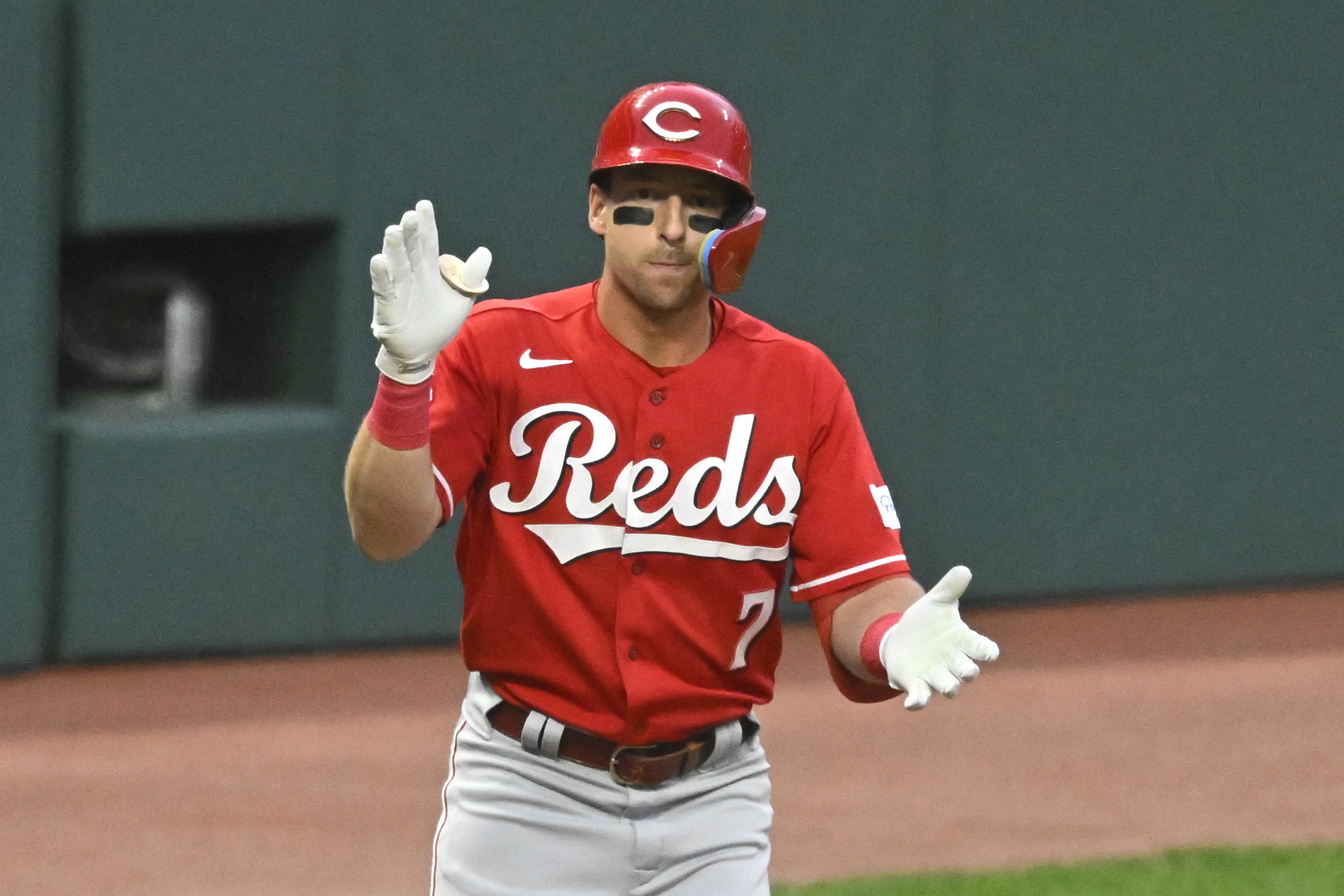 C. Notes: The Cincinnati Reds' number crunch, and more on that