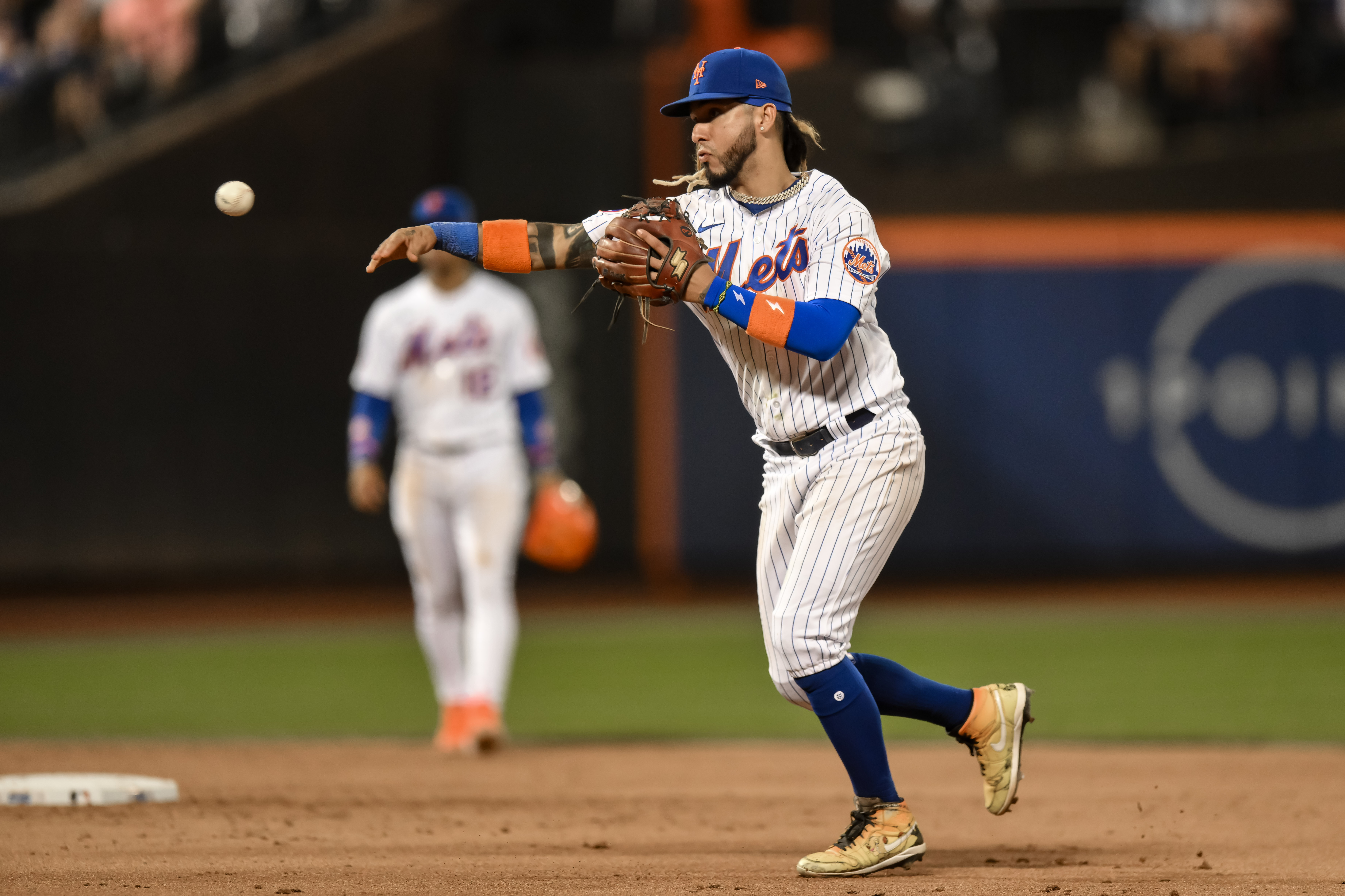 Surging Cubs beat the Mets 3-2 at Citi Field