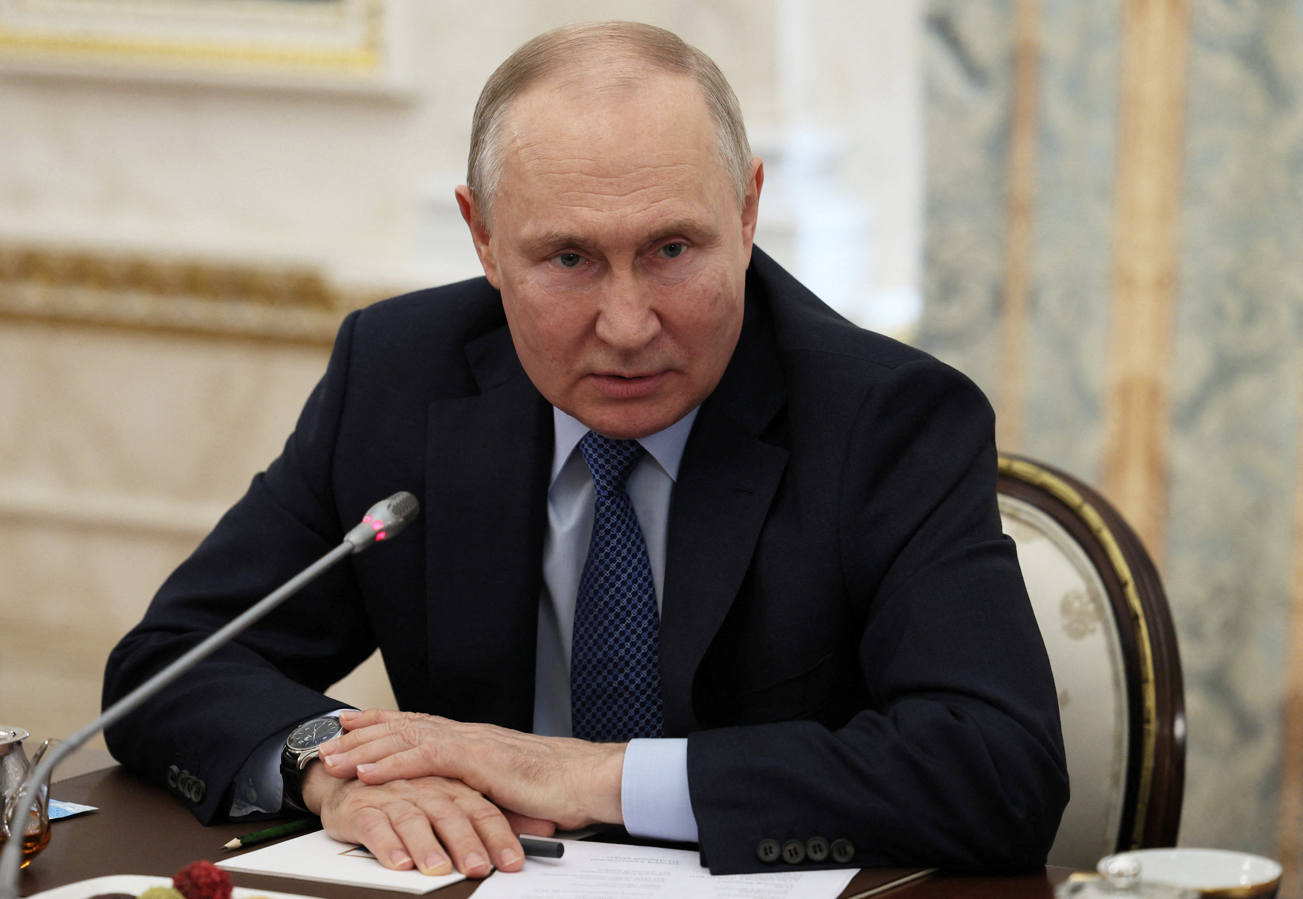 El presidente ruso Vladimir Putin se reúne con corresponsales de guerra en Moscú