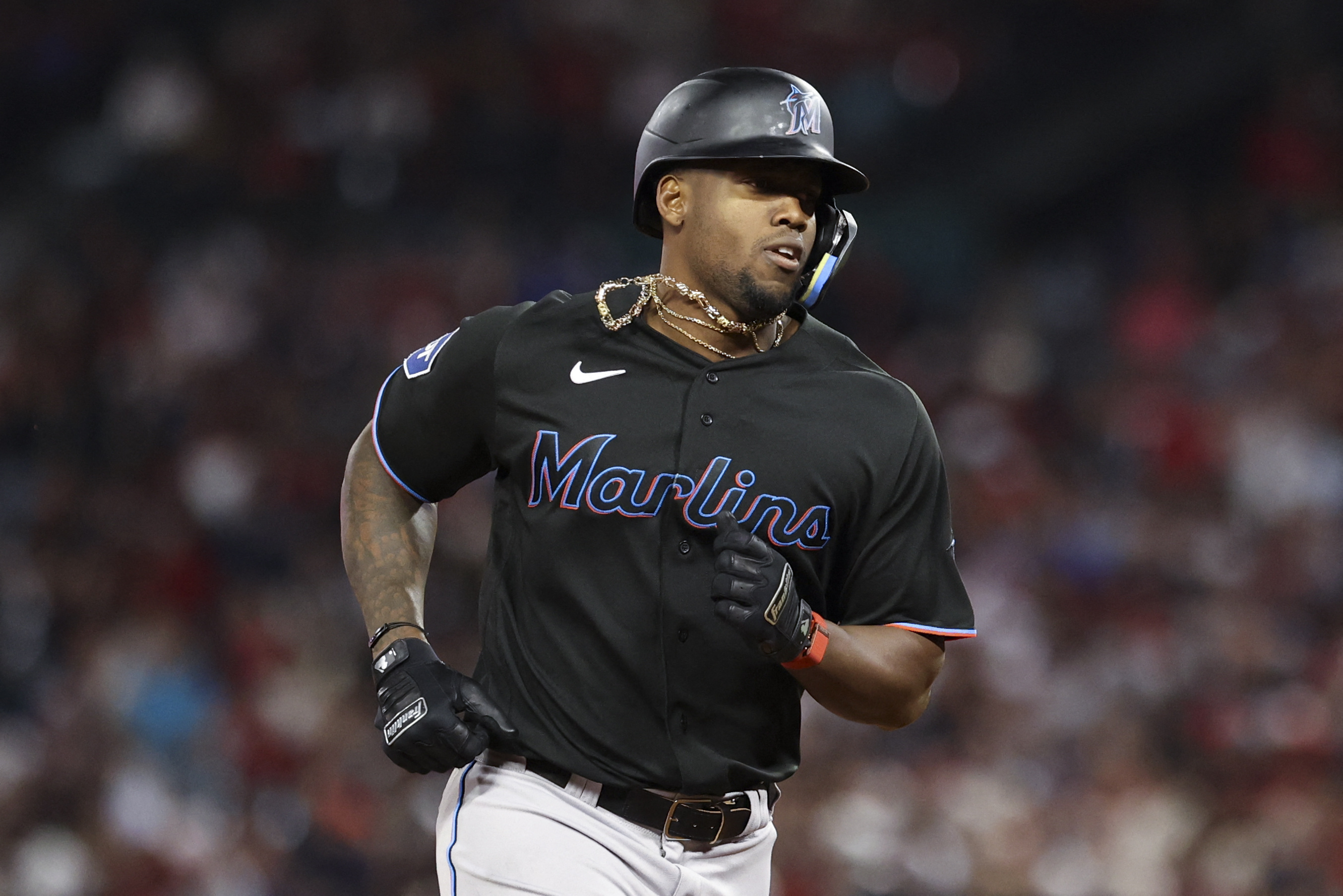 Overturned call helps Marlins topple Angels | Reuters