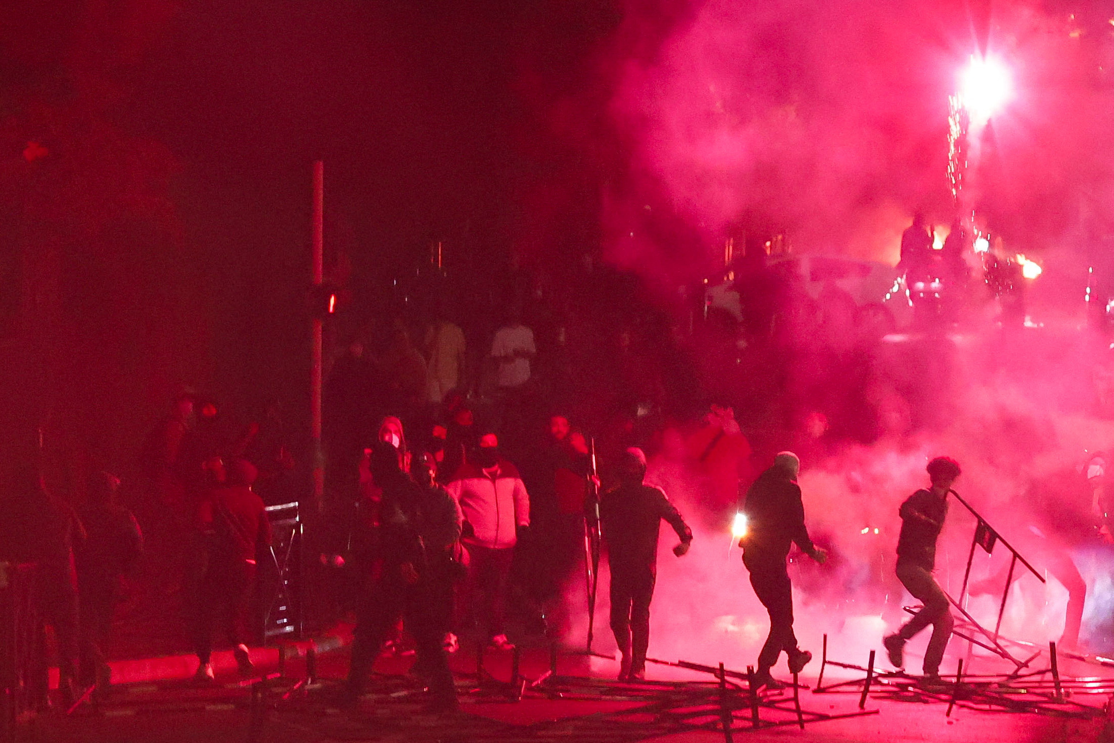 France unrest: Third night of riots after police shoot teen, officer ...