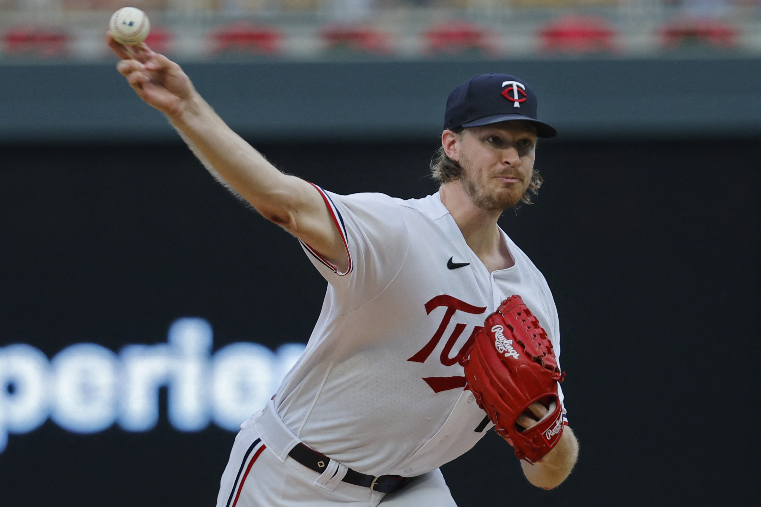 Twins rely on home runs to edge Diamondbacks | Reuters