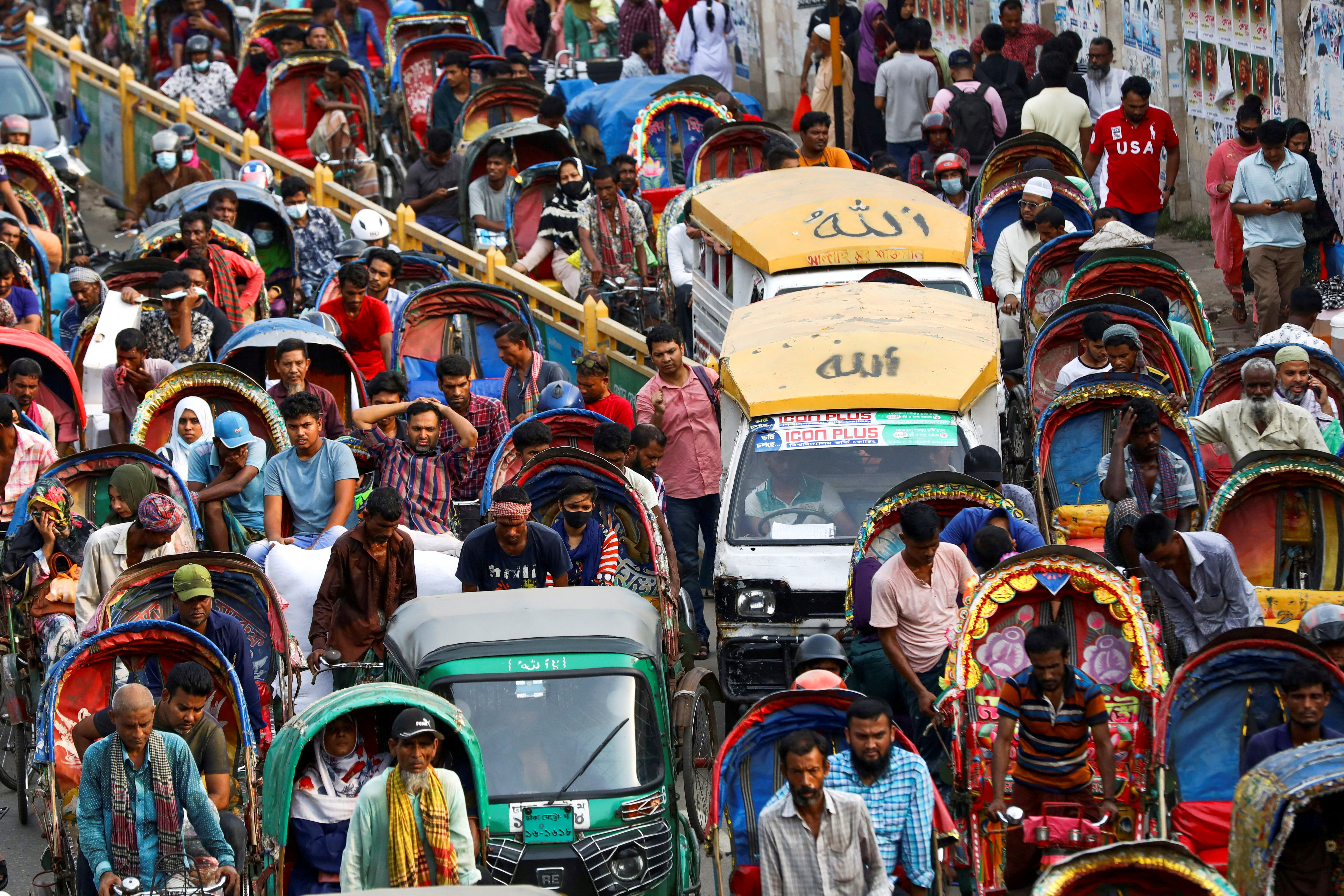 Vehicles are stuck in traffic in the afternoon in Dhaka