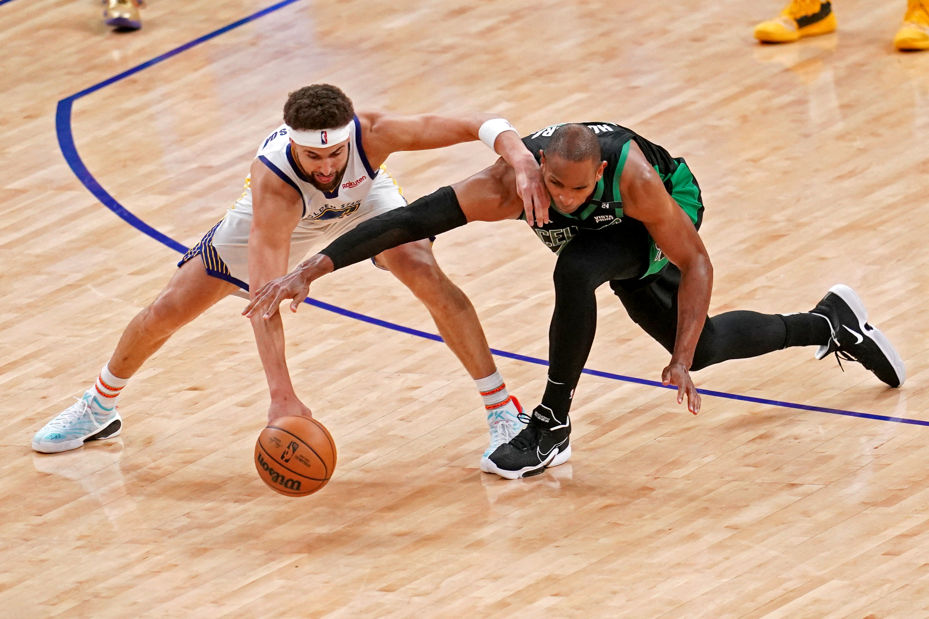 Warriors take 3-2 lead in NBA finals after defeating Celtics 104-94